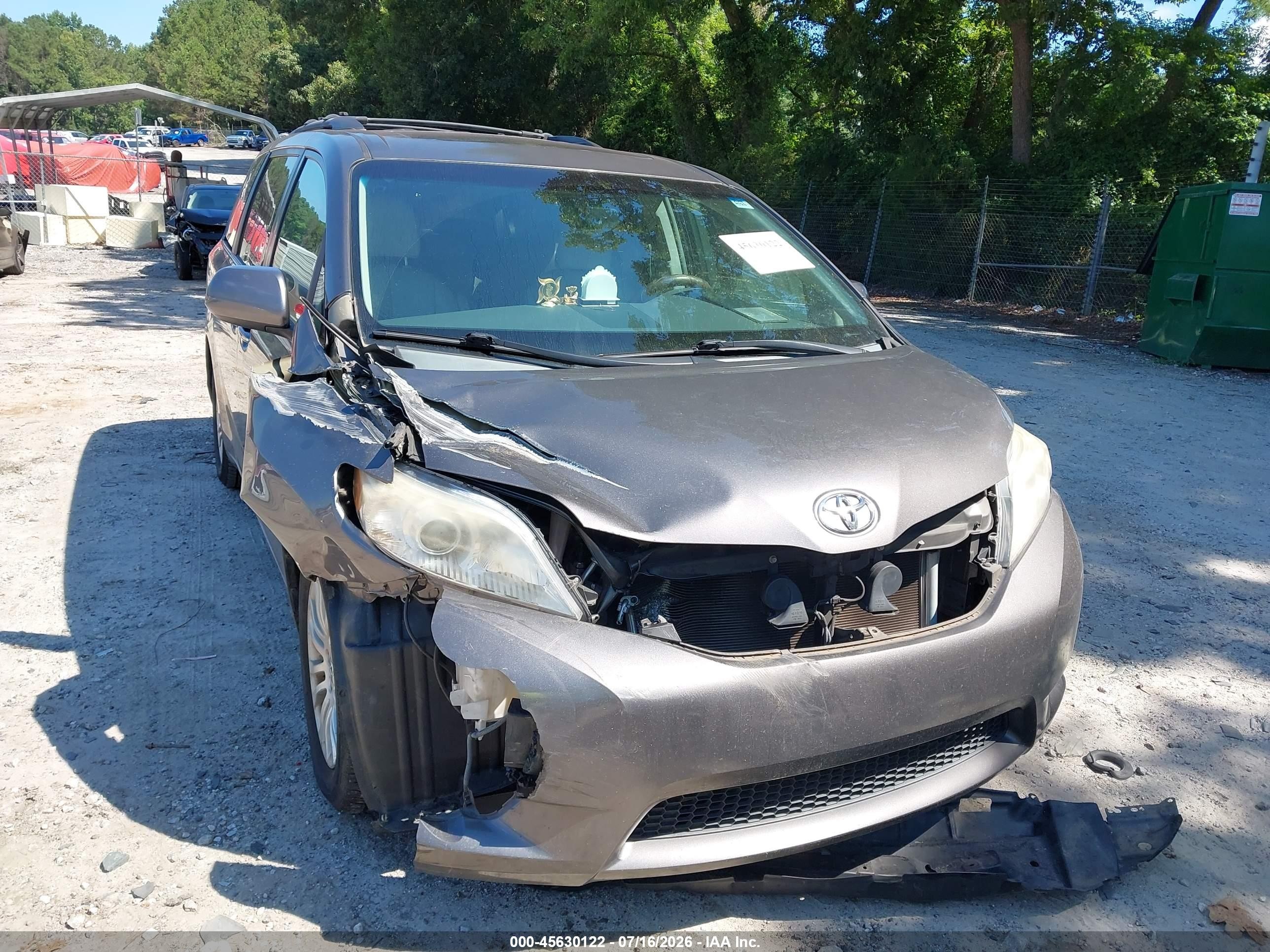 2012 Toyota Sienna Xle V6 8 Passenger Gray vin: 5TDYK3DC8CS201634