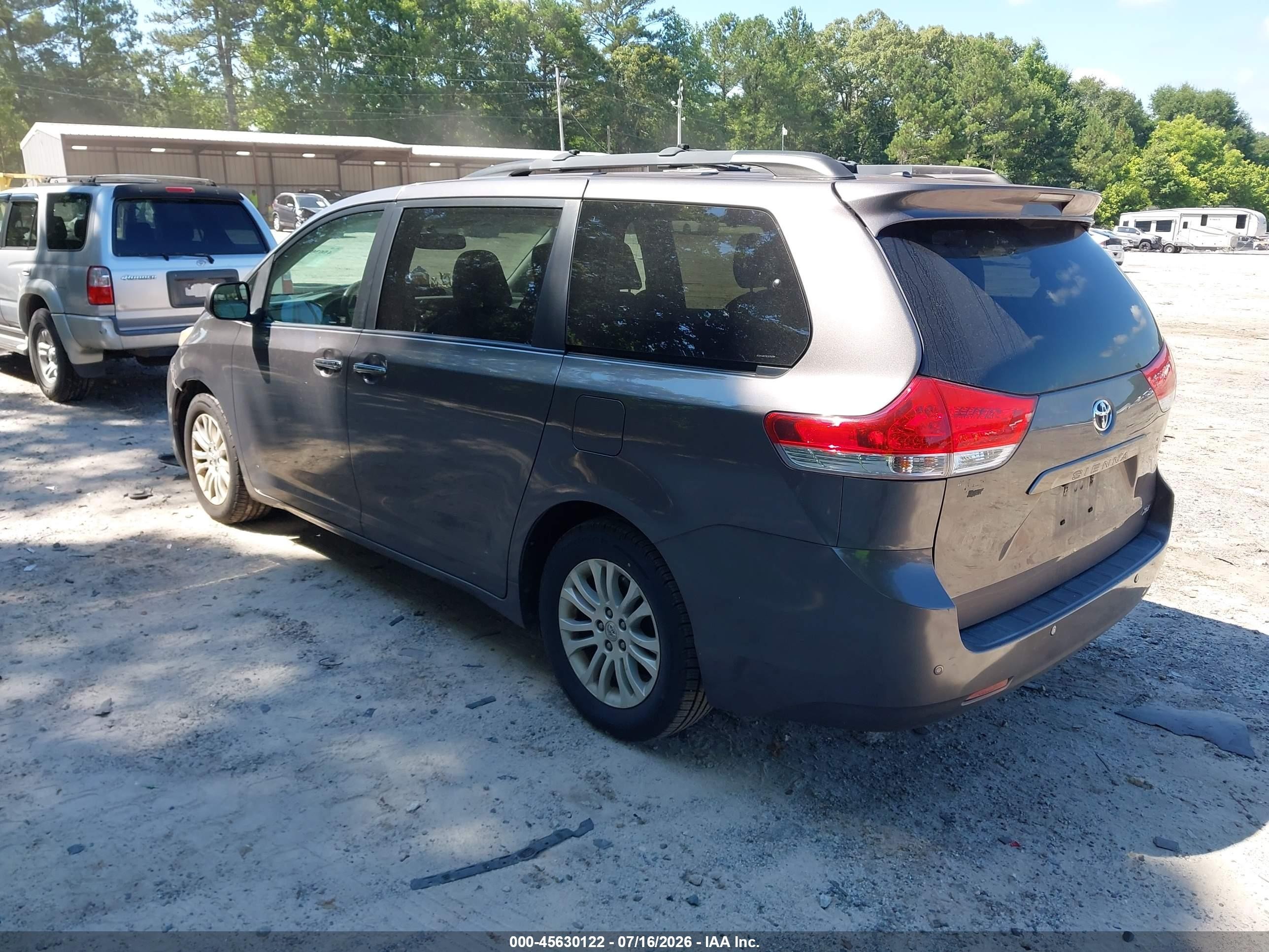 2012 Toyota Sienna Xle V6 8 Passenger Gray vin: 5TDYK3DC8CS201634
