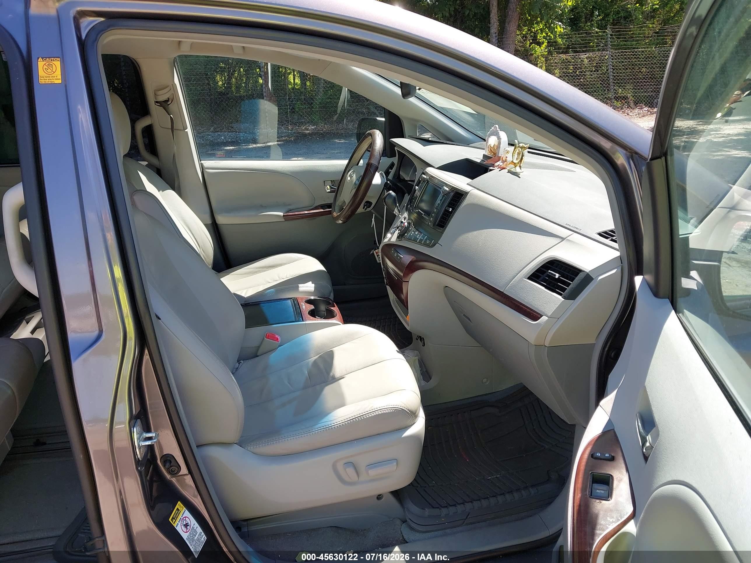 2012 Toyota Sienna Xle V6 8 Passenger Gray vin: 5TDYK3DC8CS201634