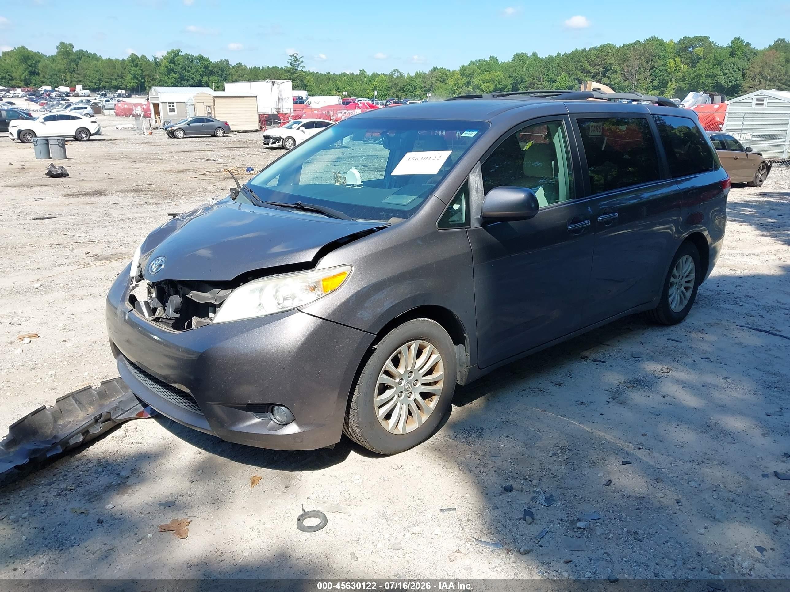 2012 Toyota Sienna Xle V6 8 Passenger Gray vin: 5TDYK3DC8CS201634