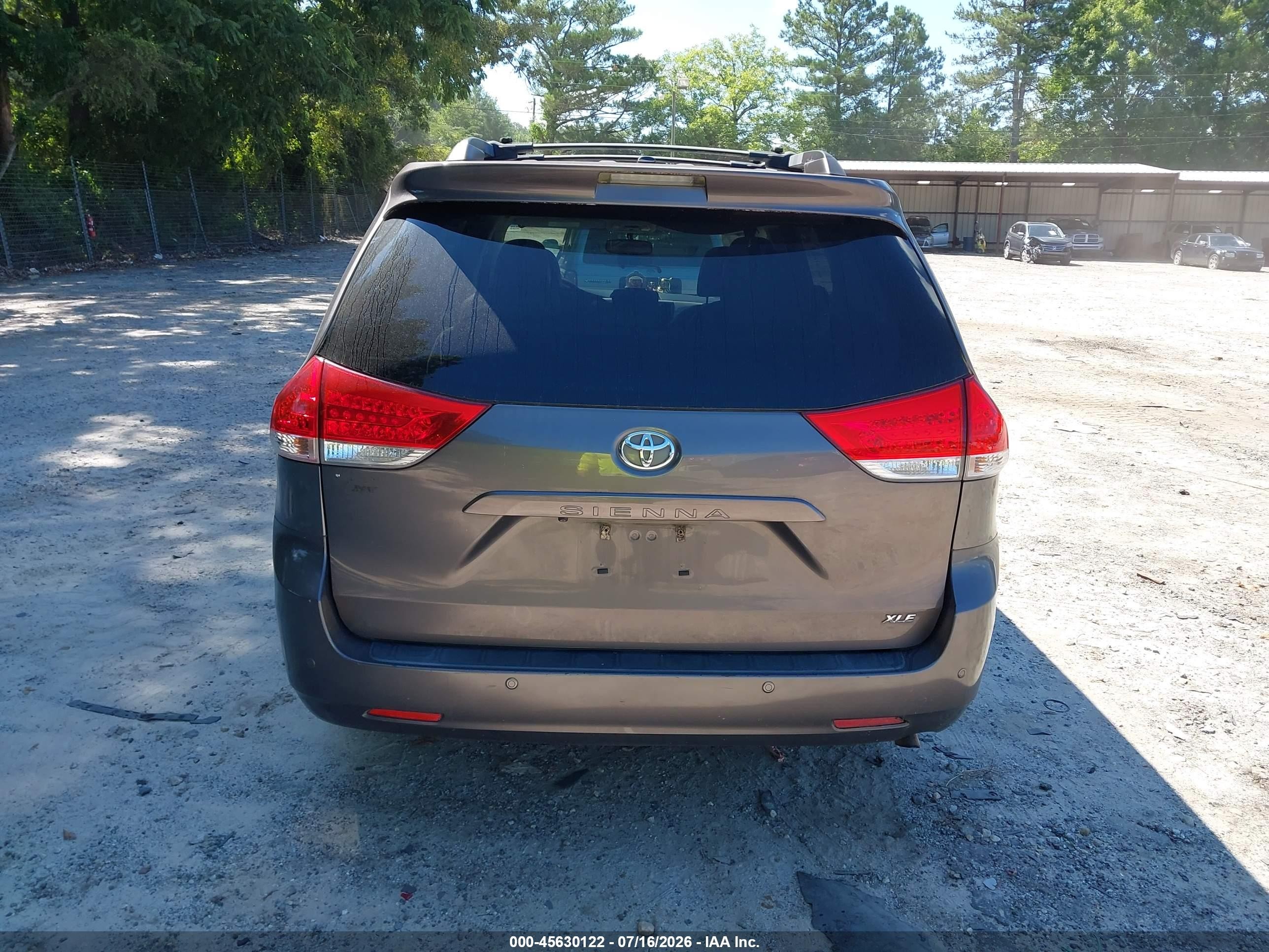 2012 Toyota Sienna Xle V6 8 Passenger Gray vin: 5TDYK3DC8CS201634