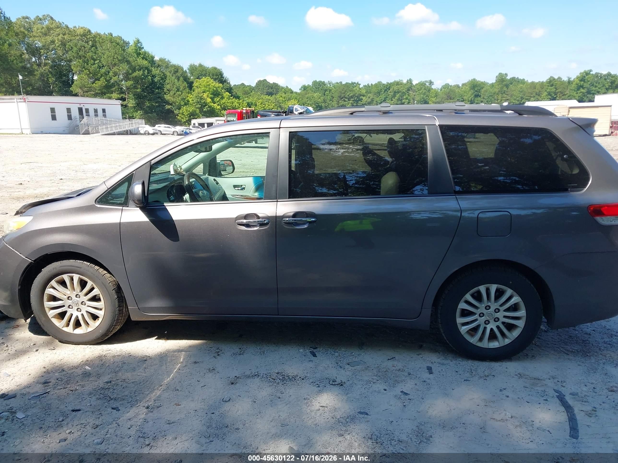 2012 Toyota Sienna Xle V6 8 Passenger Gray vin: 5TDYK3DC8CS201634
