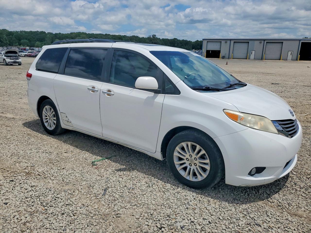 2012 Toyota Sienna Xle 8-passenger Белый vin: 5TDYK3DC8CS211970