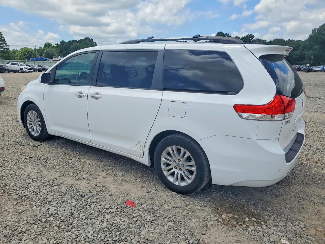 2012 Toyota Sienna Xle 8-passenger Белый vin: 5TDYK3DC8CS211970