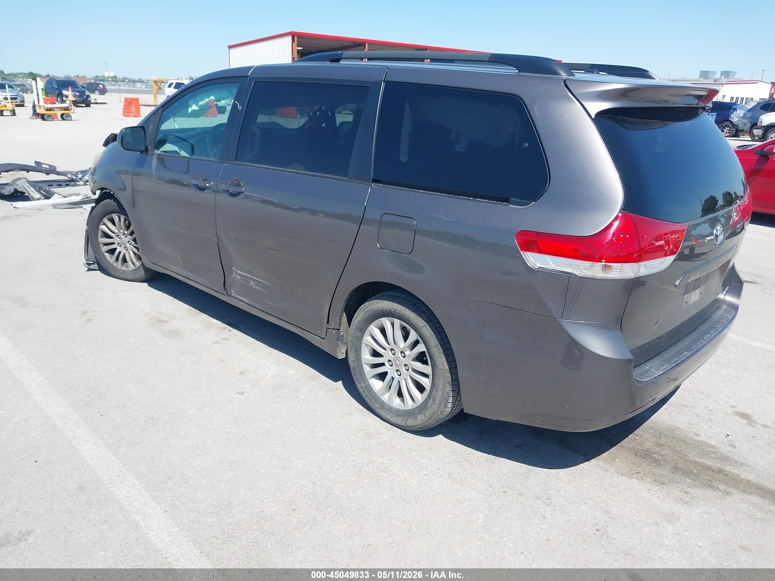 2012 Toyota Sienna Xle V6 8 Passenger Beige vin: 5TDYK3DC8CS218529