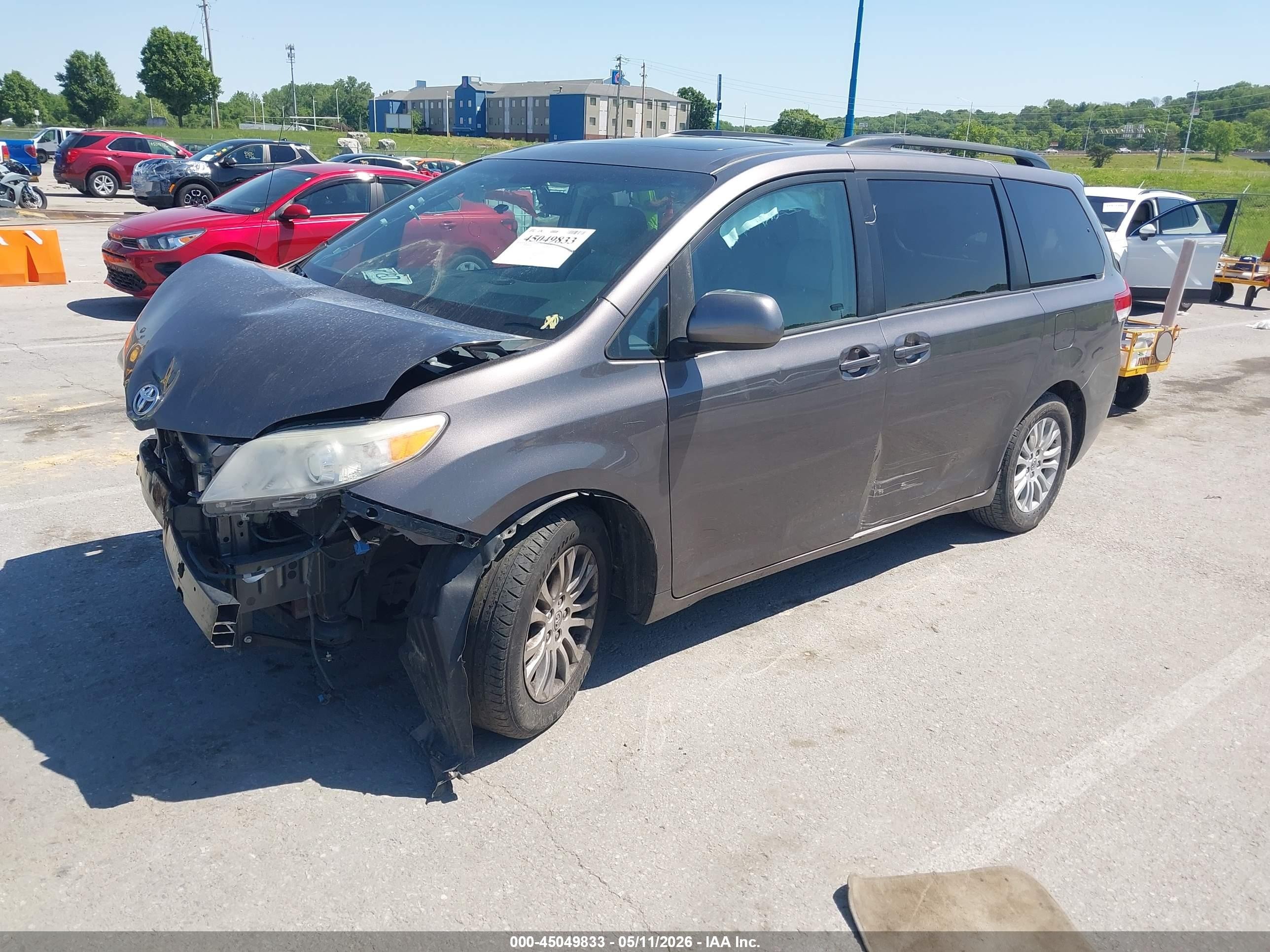 2012 Toyota Sienna Xle V6 8 Passenger Beige vin: 5TDYK3DC8CS218529