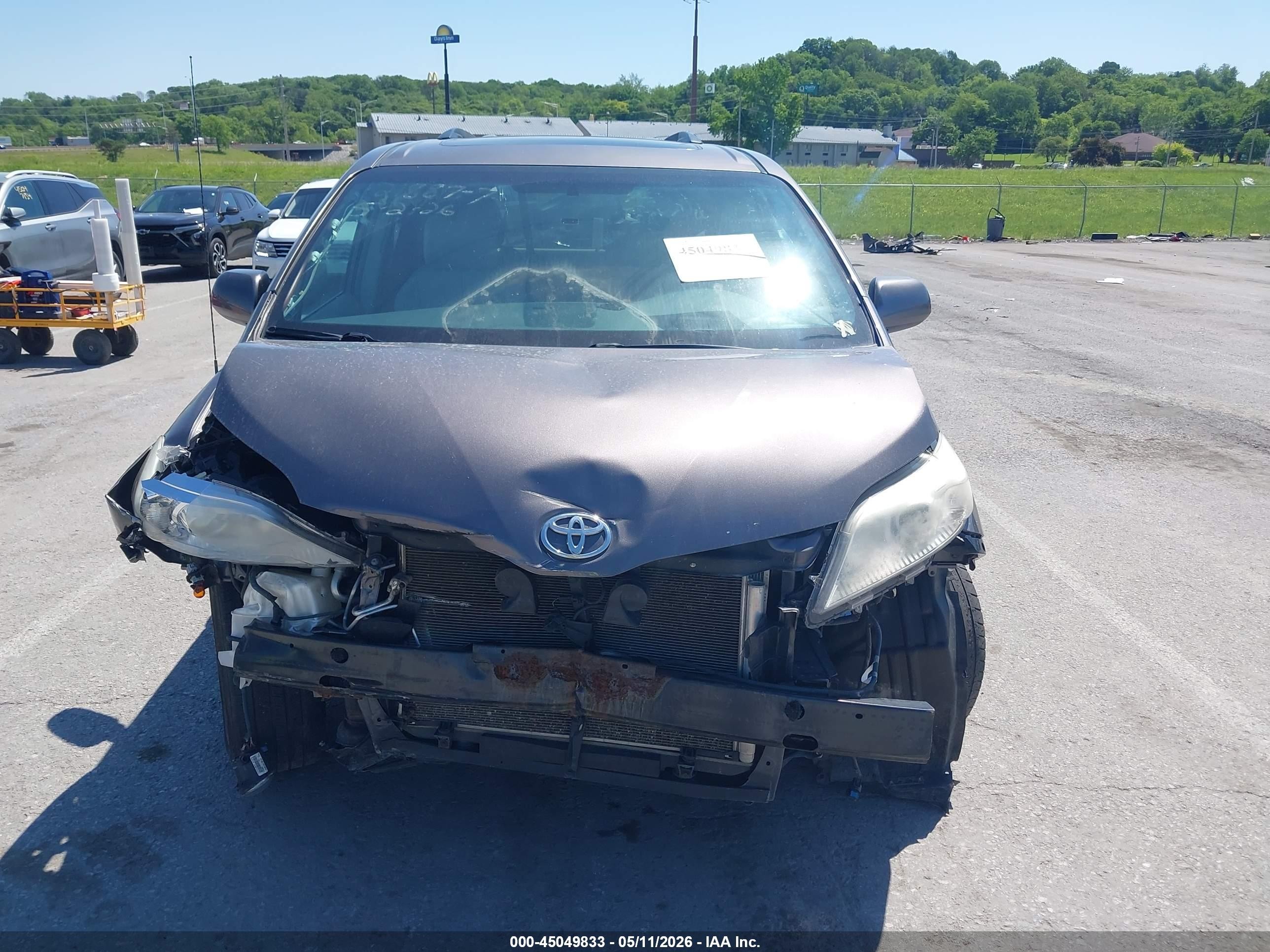 2012 Toyota Sienna Xle V6 8 Passenger Beige vin: 5TDYK3DC8CS218529