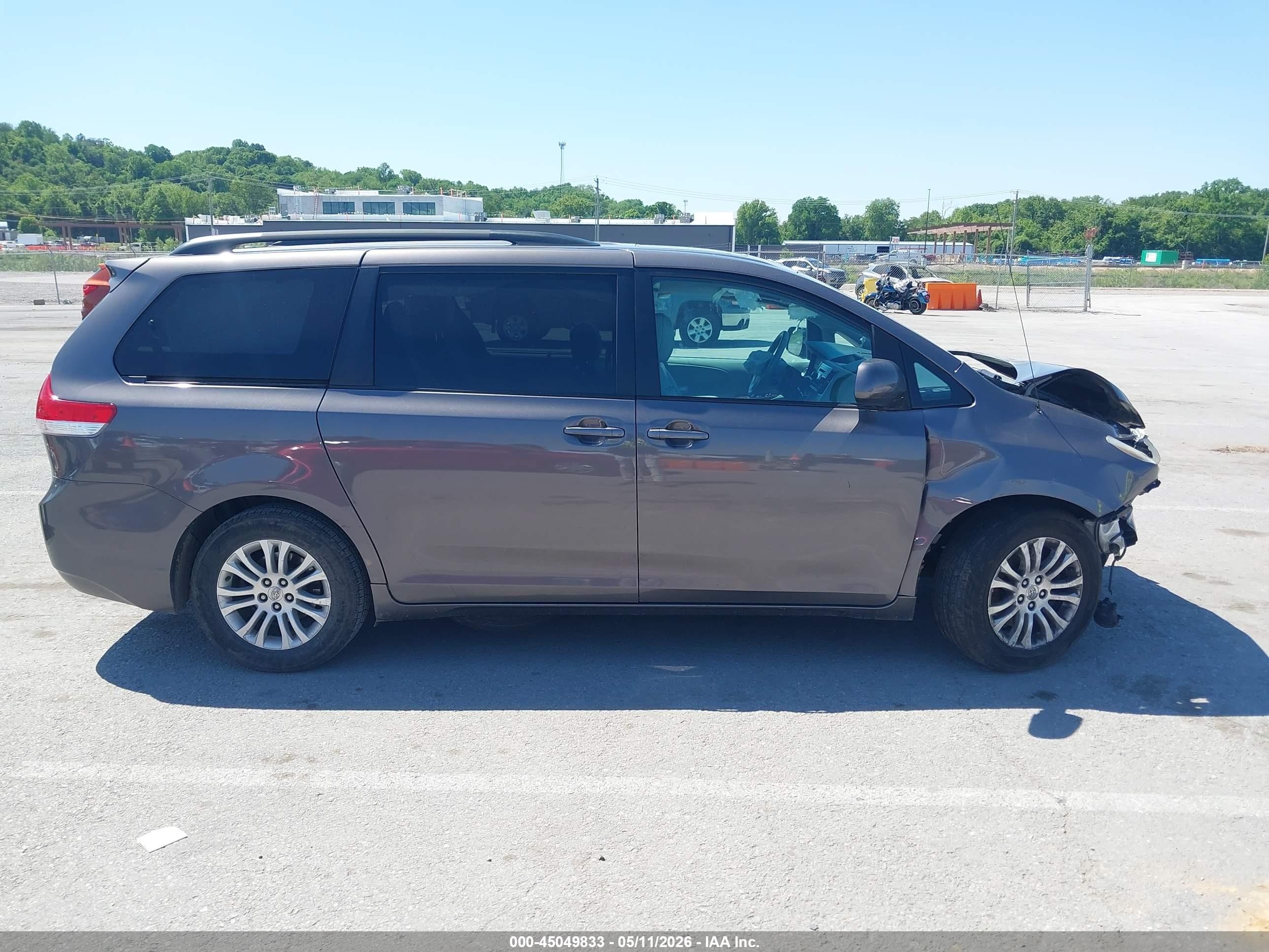2012 Toyota Sienna Xle V6 8 Passenger Beige vin: 5TDYK3DC8CS218529