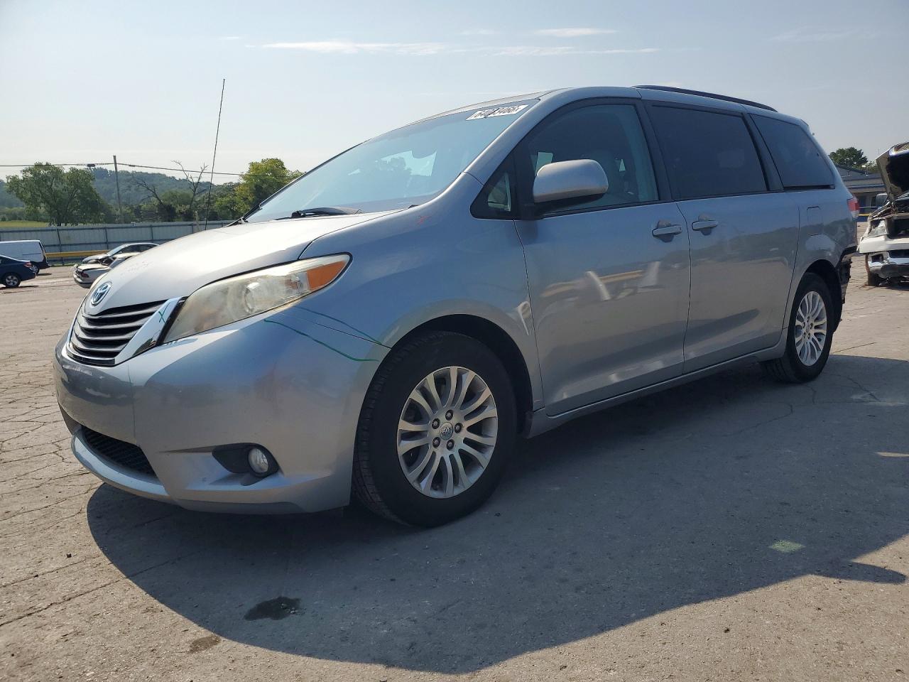 2012 Toyota Sienna Xle 8-passenger Серебряный vin: 5TDYK3DC8CS222418