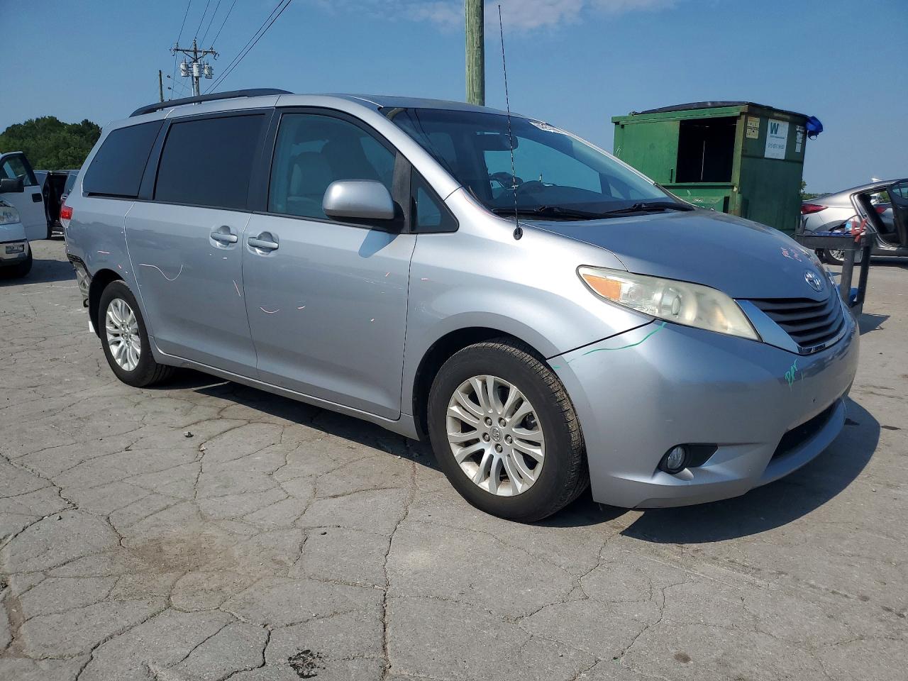 2012 Toyota Sienna Xle 8-passenger Silver vin: 5TDYK3DC8CS222418