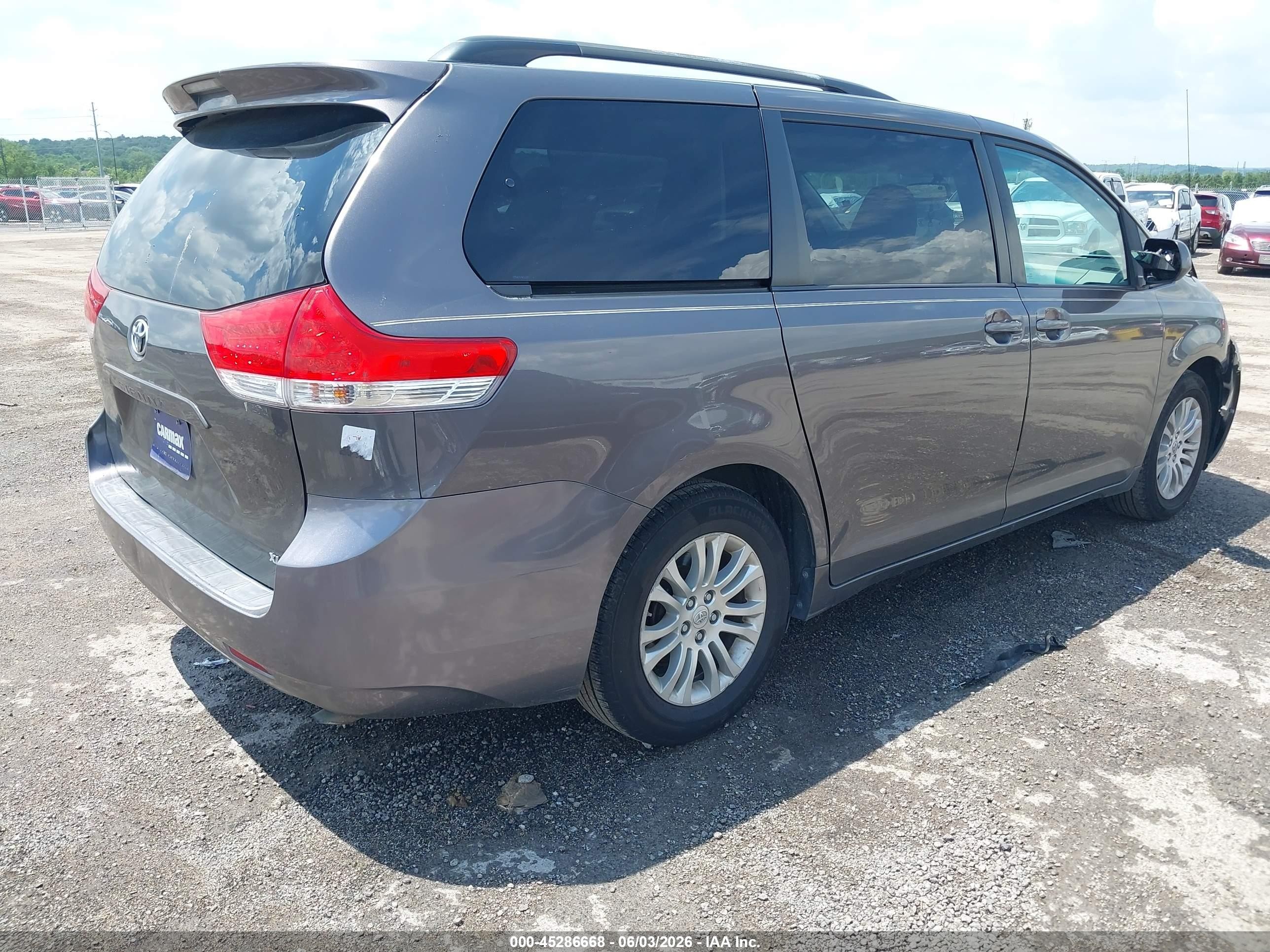 2012 Toyota Sienna Xle V6 8 Passenger Gray vin: 5TDYK3DC8CS230020