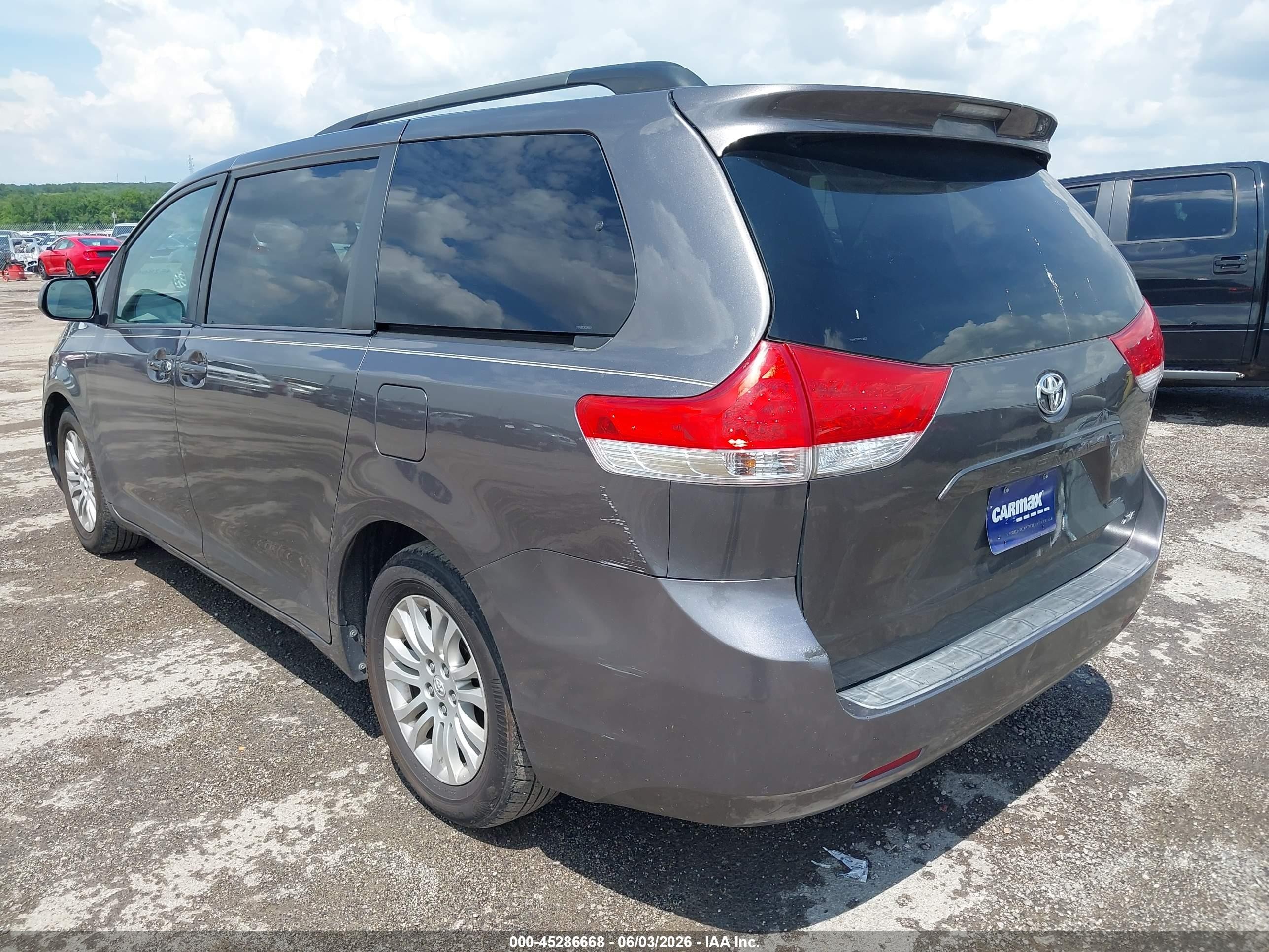 2012 Toyota Sienna Xle V6 8 Passenger Gray vin: 5TDYK3DC8CS230020