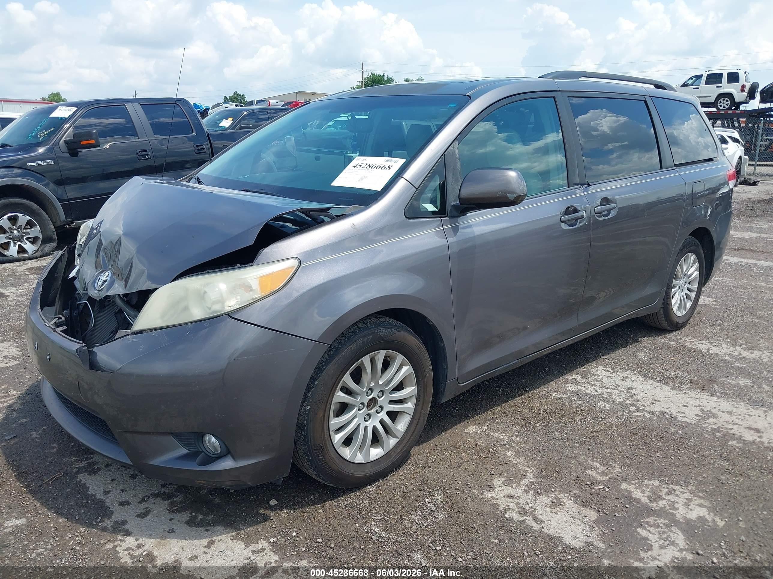 2012 Toyota Sienna Xle V6 8 Passenger Gray vin: 5TDYK3DC8CS230020