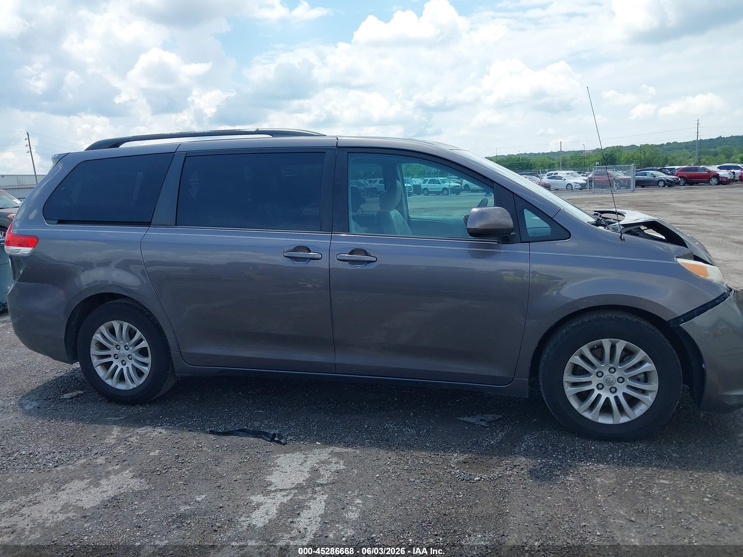2012 Toyota Sienna Xle V6 8 Passenger Gray vin: 5TDYK3DC8CS230020