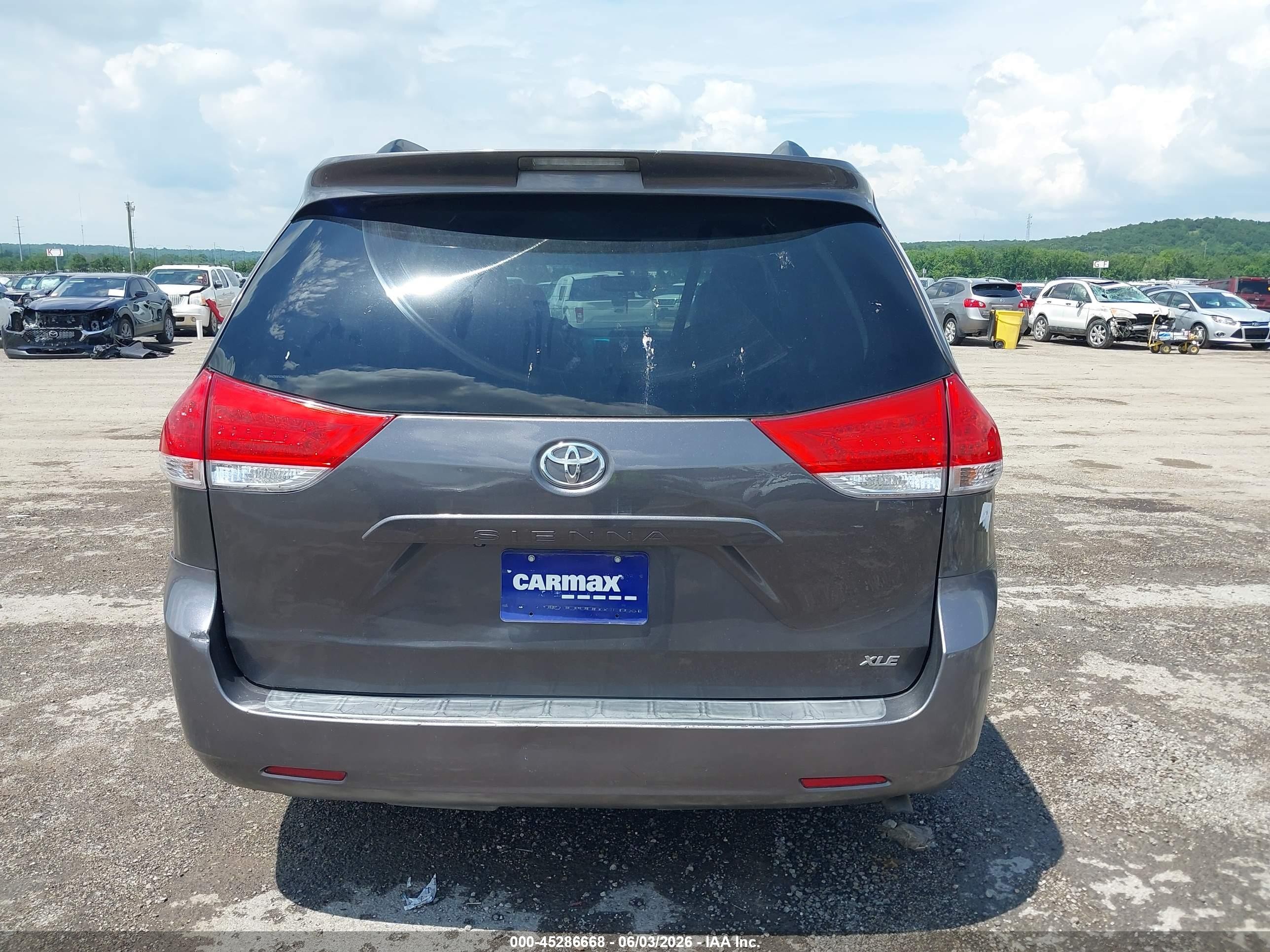 2012 Toyota Sienna Xle V6 8 Passenger Gray vin: 5TDYK3DC8CS230020