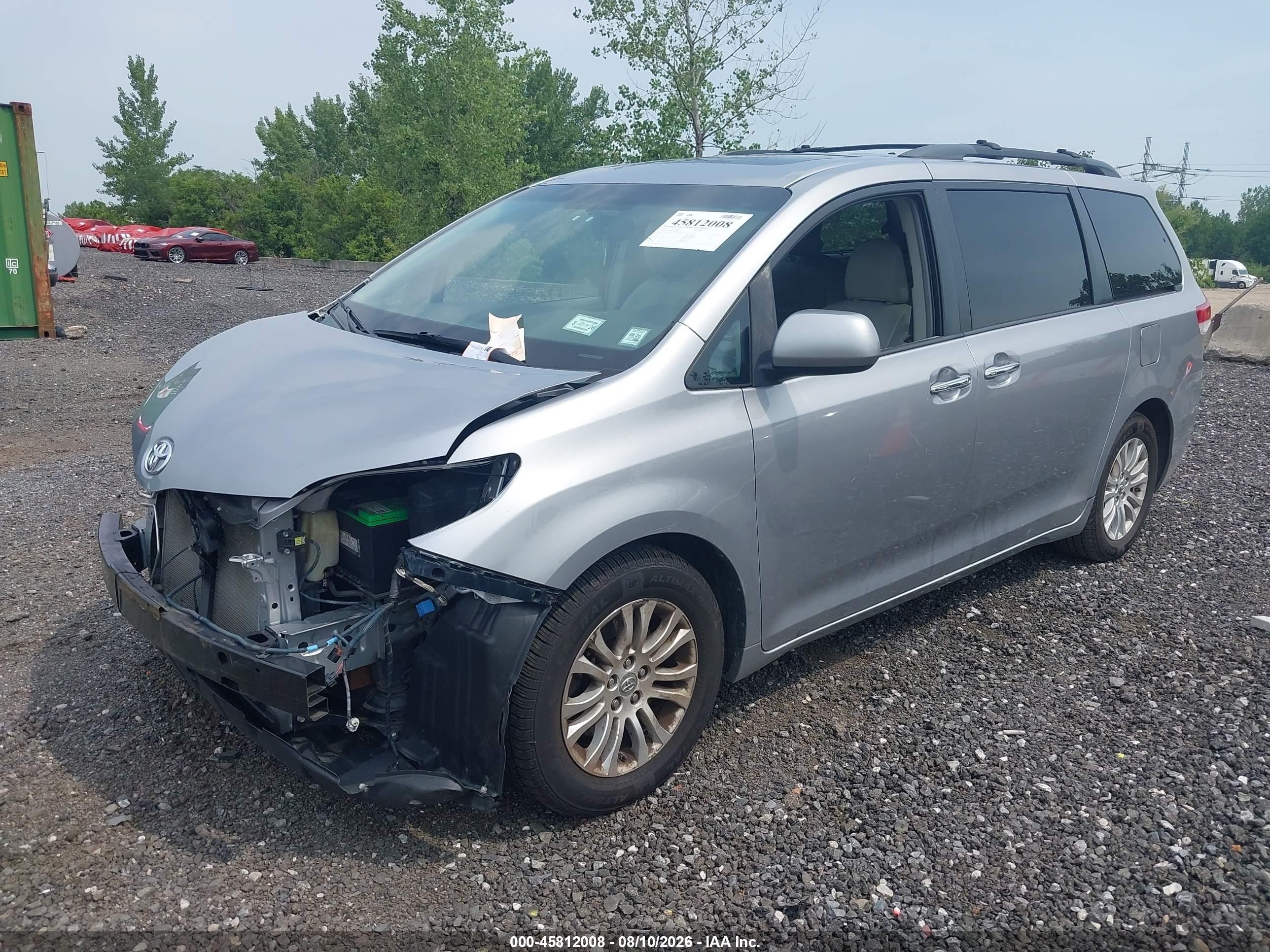 2012 Toyota Sienna Xle V6 8 Passenger Silver vin: 5TDYK3DC8CS252082
