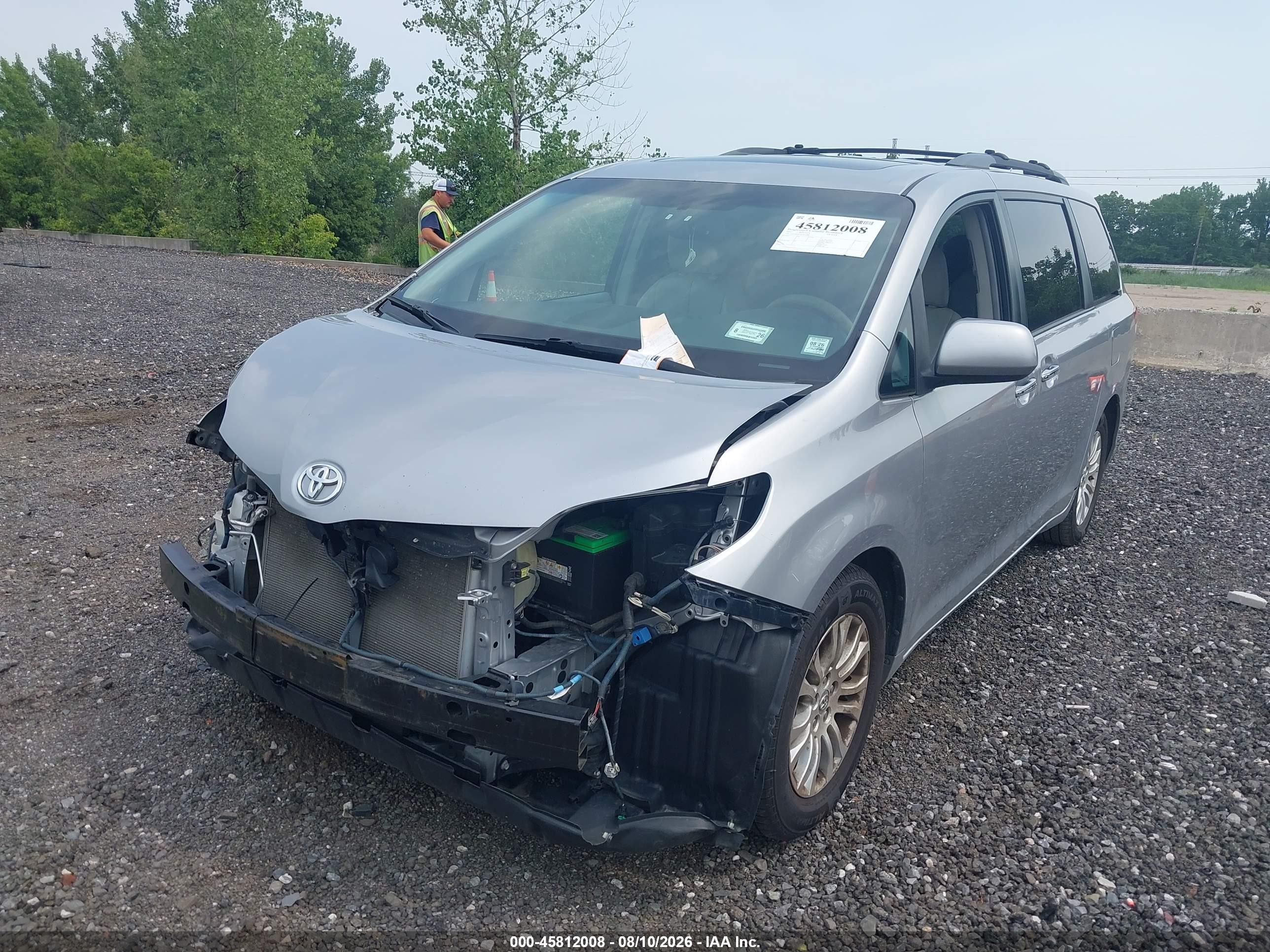 2012 Toyota Sienna Xle V6 8 Passenger Silver vin: 5TDYK3DC8CS252082