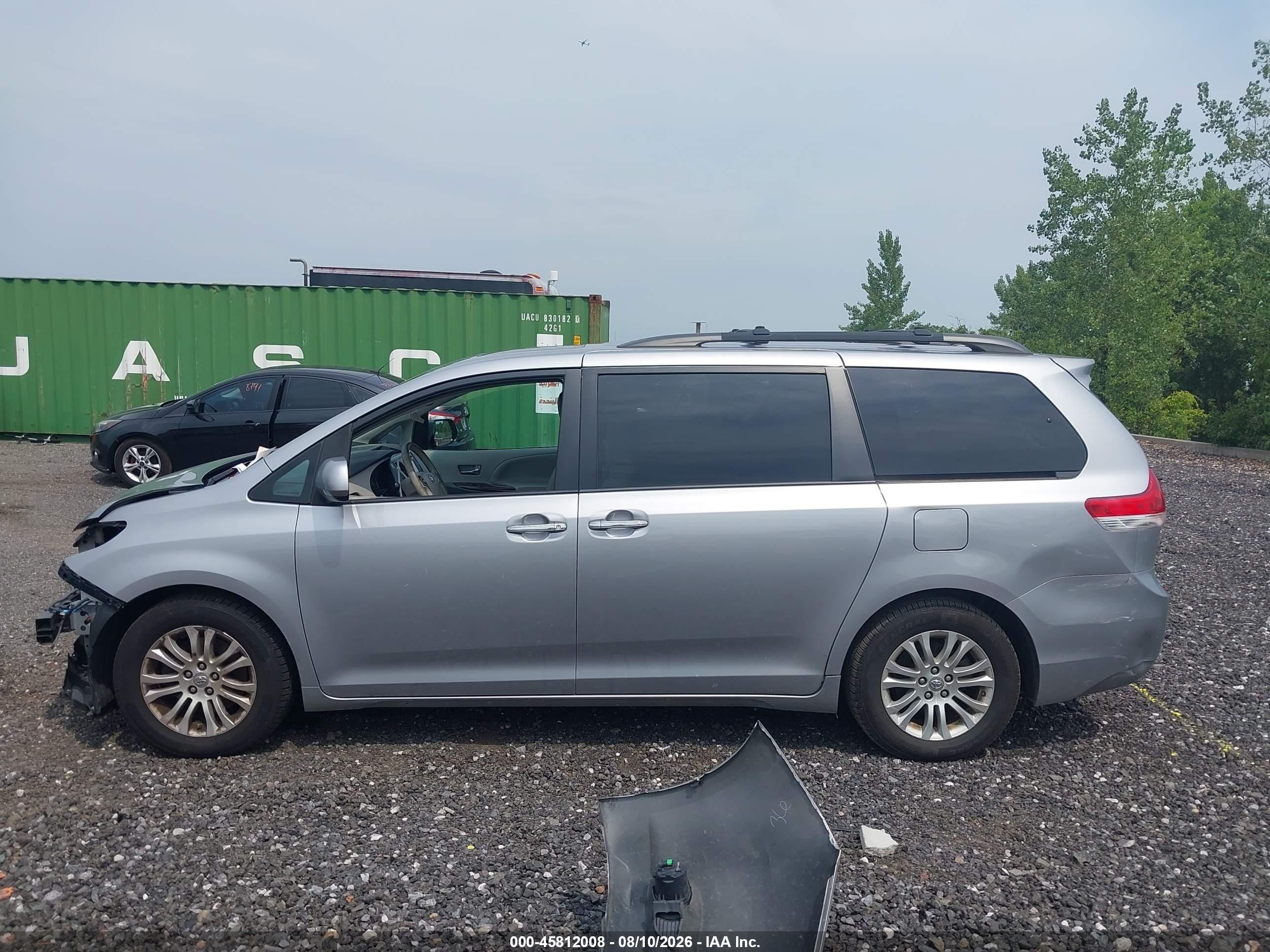 2012 Toyota Sienna Xle V6 8 Passenger Silver vin: 5TDYK3DC8CS252082