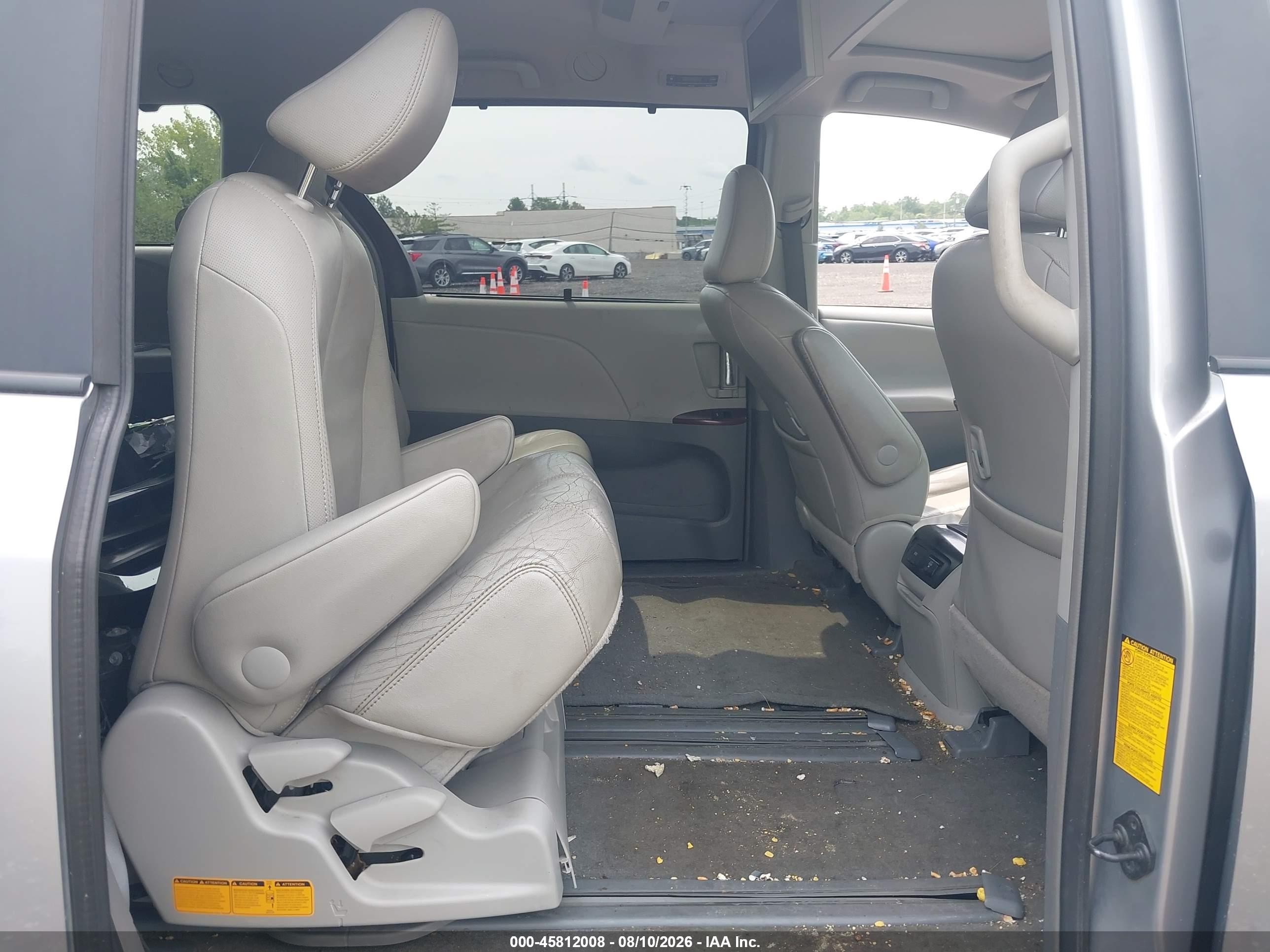2012 Toyota Sienna Xle V6 8 Passenger Silver vin: 5TDYK3DC8CS252082