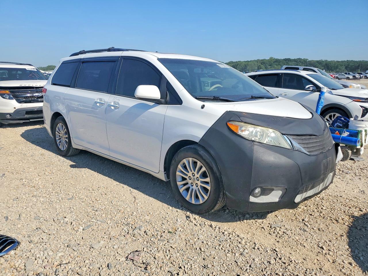 2012 Toyota Sienna Xle 8-passenger White vin: 5TDYK3DC8CS255502