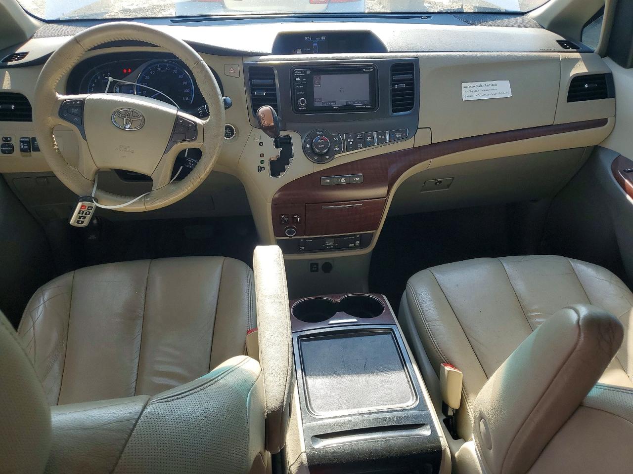 2012 Toyota Sienna Xle 8-passenger White vin: 5TDYK3DC8CS255502