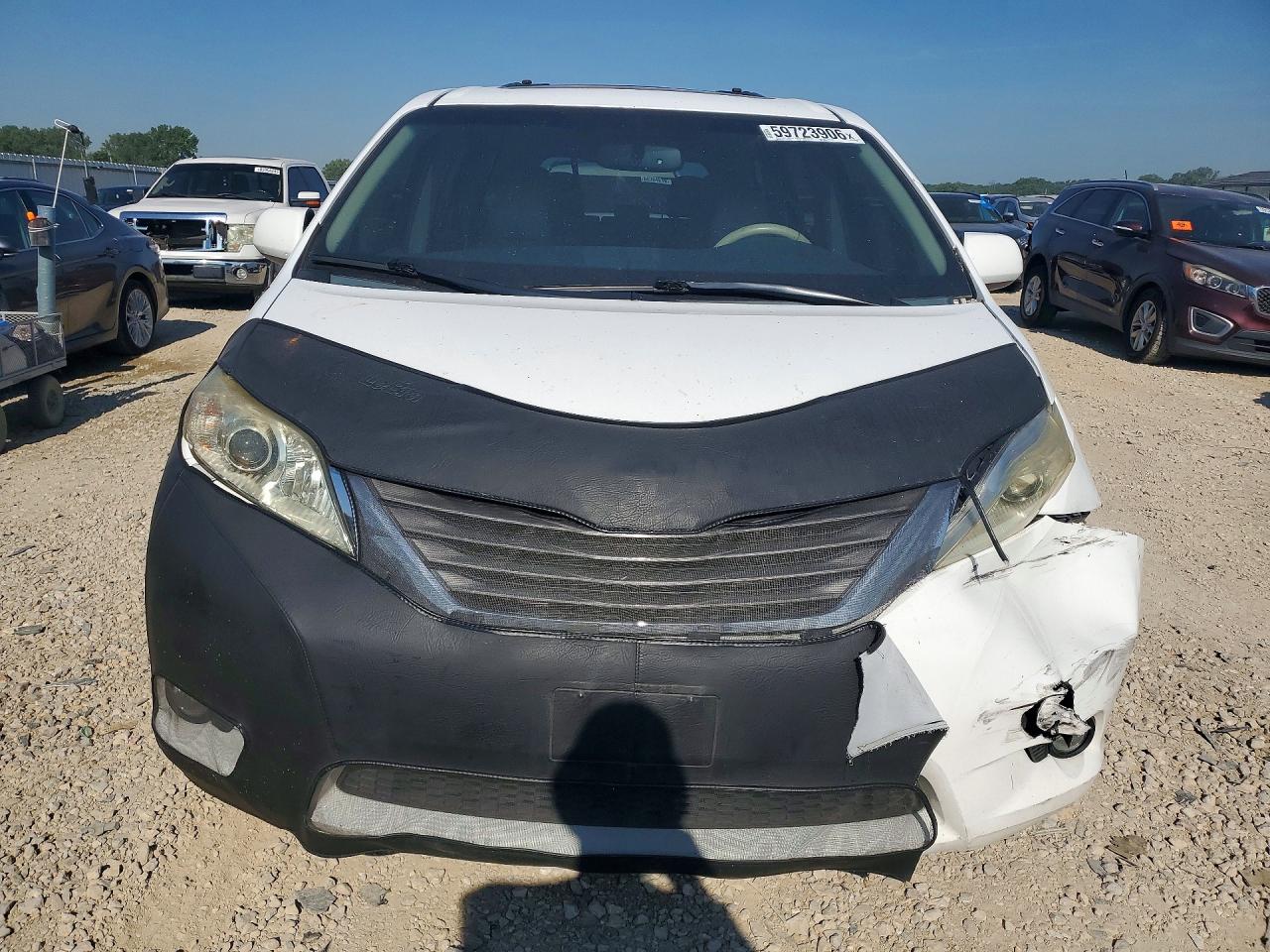 2012 Toyota Sienna Xle 8-passenger White vin: 5TDYK3DC8CS255502