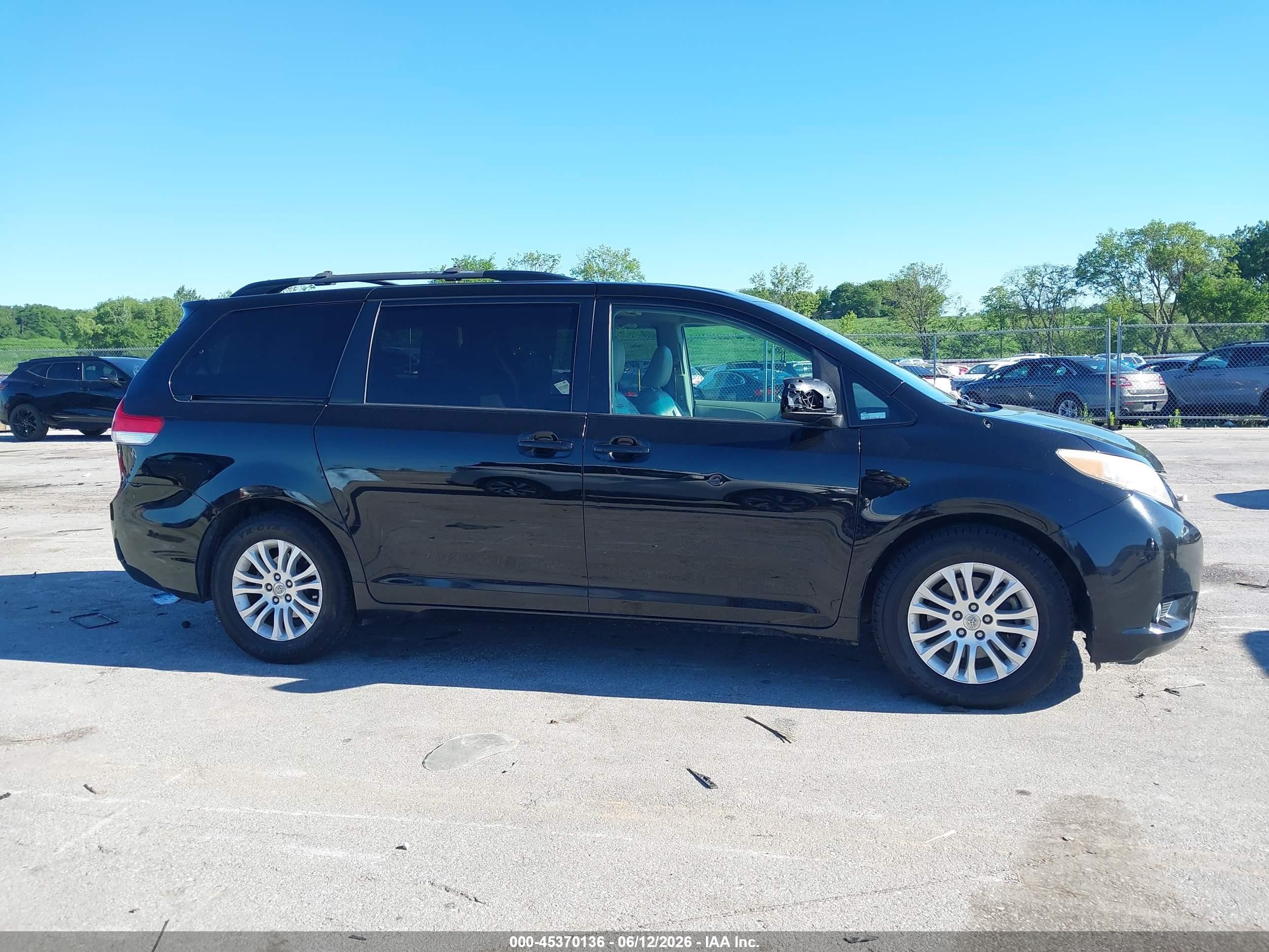 2012 Toyota Sienna Xle V6 8 Passenger Черный vin: 5TDYK3DC8CS256617