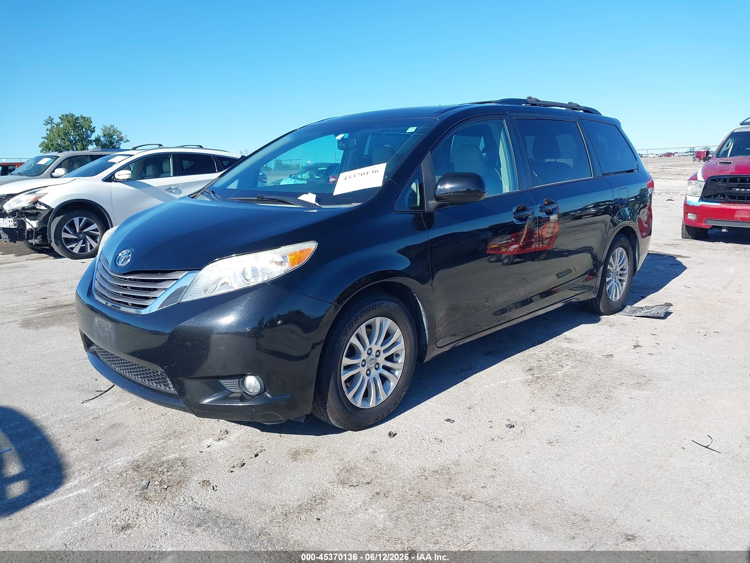 2012 Toyota Sienna Xle V6 8 Passenger Черный vin: 5TDYK3DC8CS256617