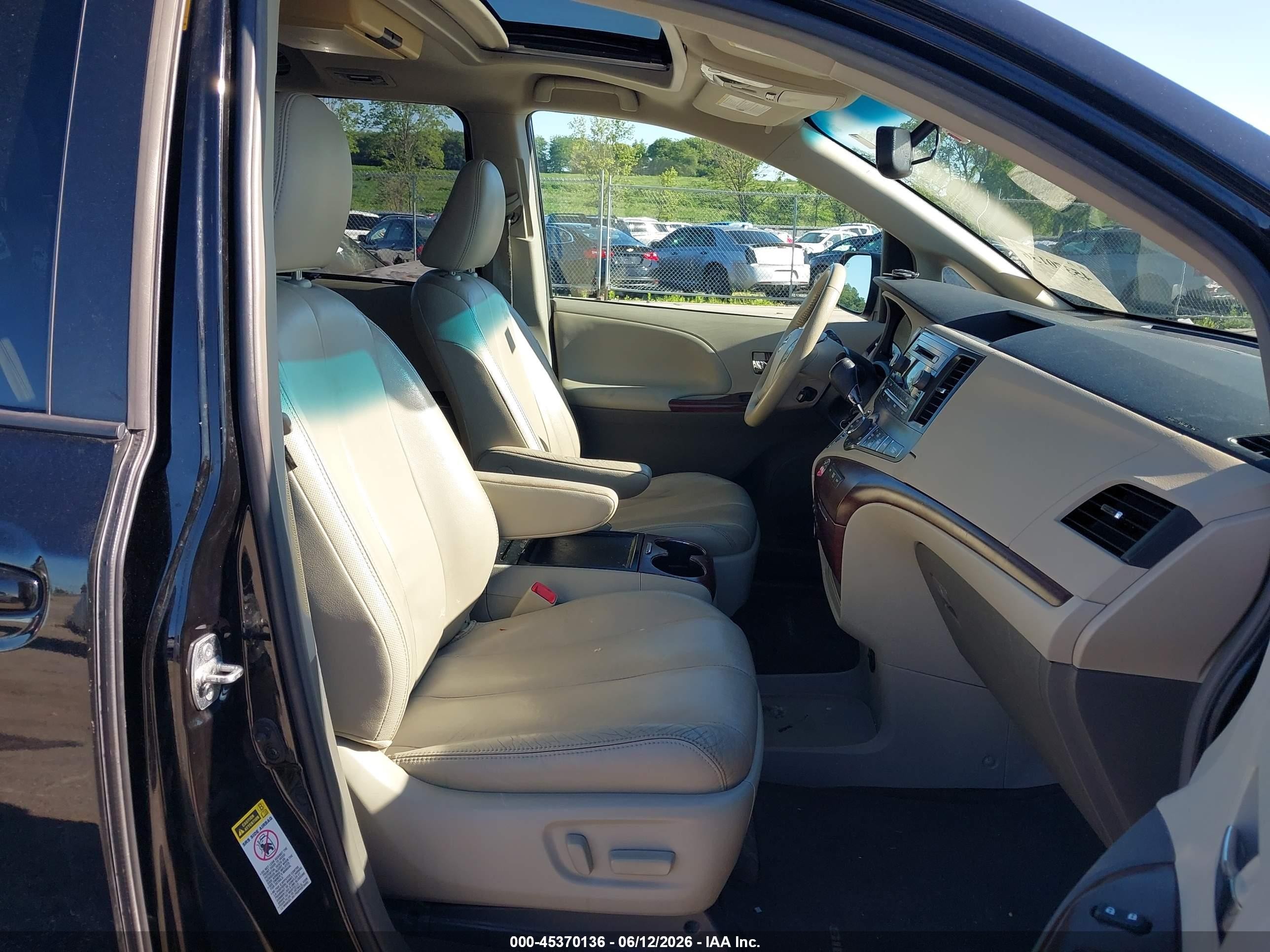 2012 Toyota Sienna Xle V6 8 Passenger Черный vin: 5TDYK3DC8CS256617