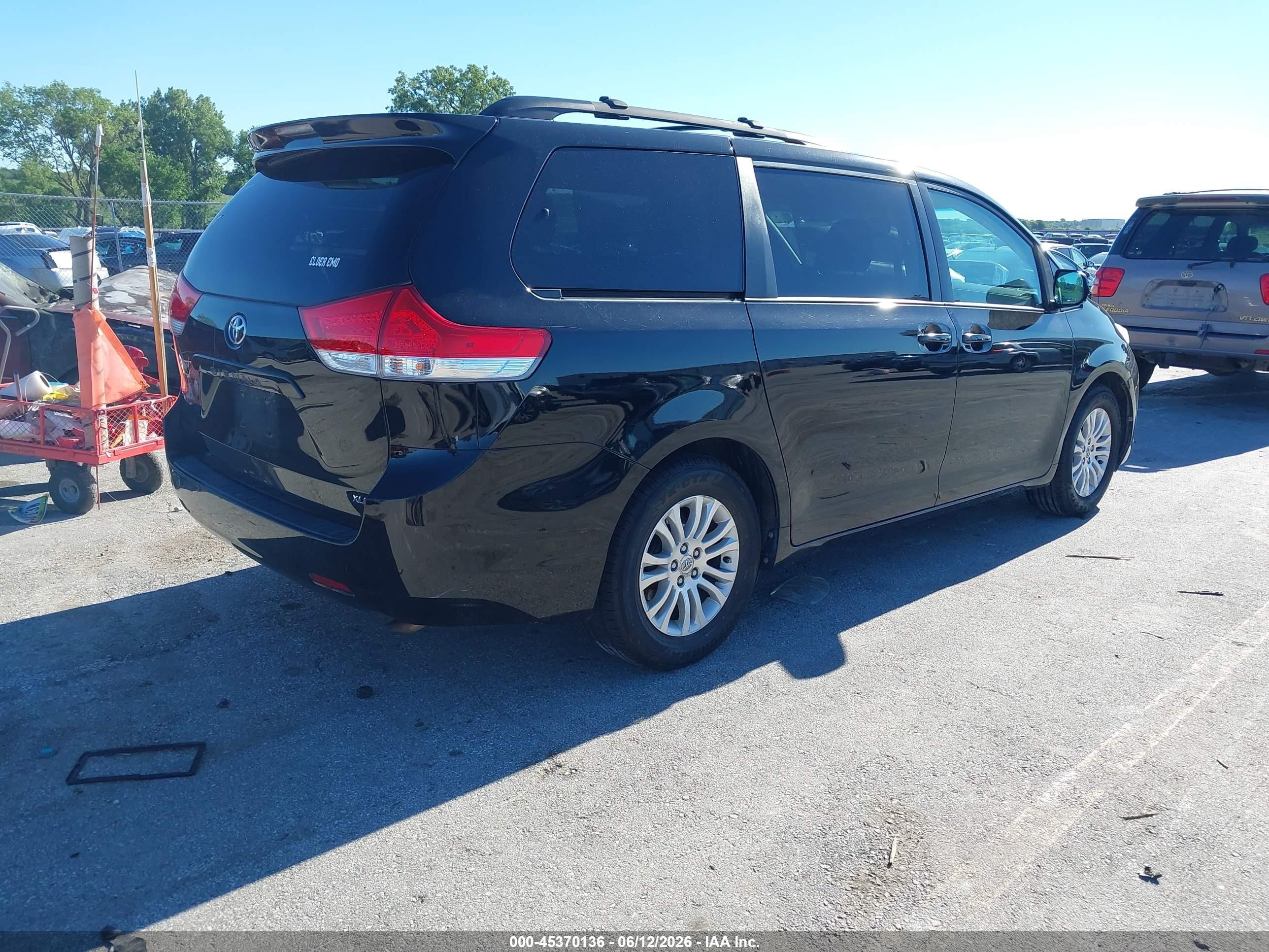 2012 Toyota Sienna Xle V6 8 Passenger Черный vin: 5TDYK3DC8CS256617