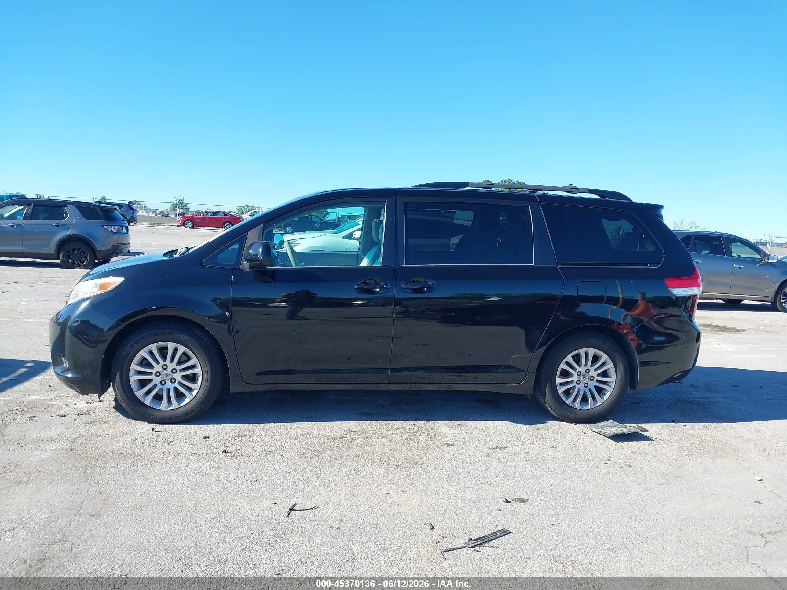 2012 Toyota Sienna Xle V6 8 Passenger Черный vin: 5TDYK3DC8CS256617