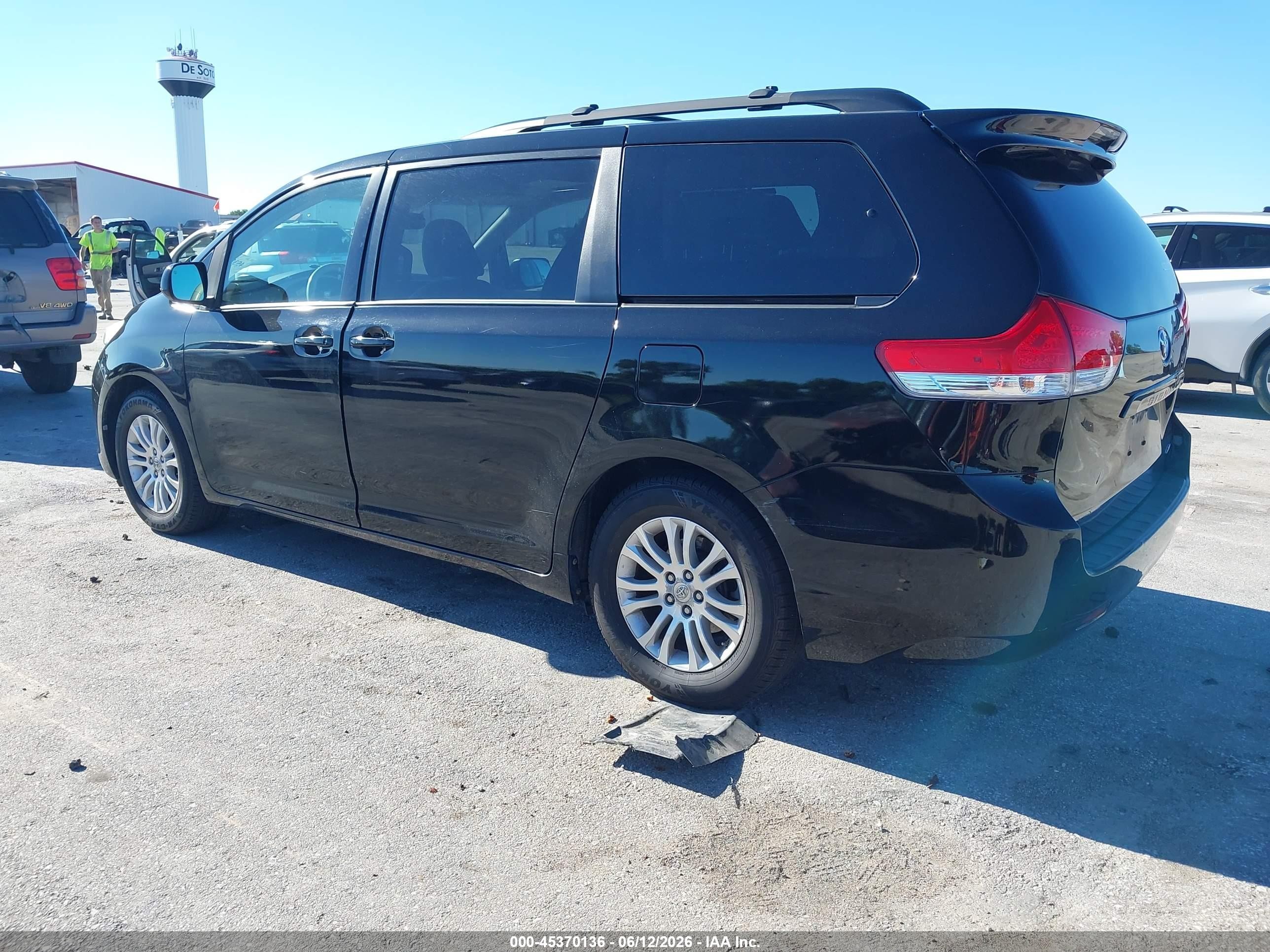 2012 Toyota Sienna Xle V6 8 Passenger Черный vin: 5TDYK3DC8CS256617