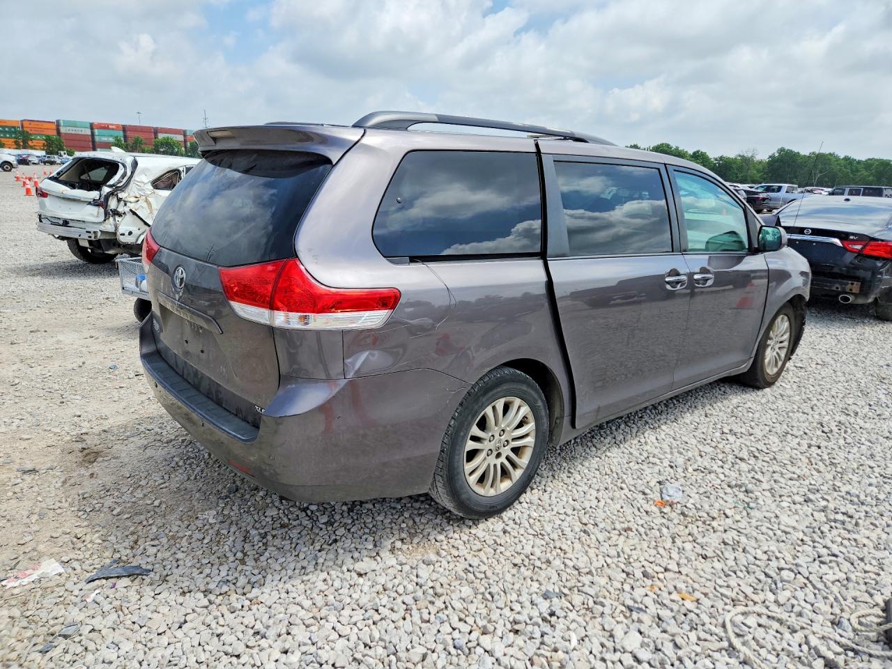 2012 Toyota Sienna Xle 8-passenger Серый vin: 5TDYK3DC8CS259677