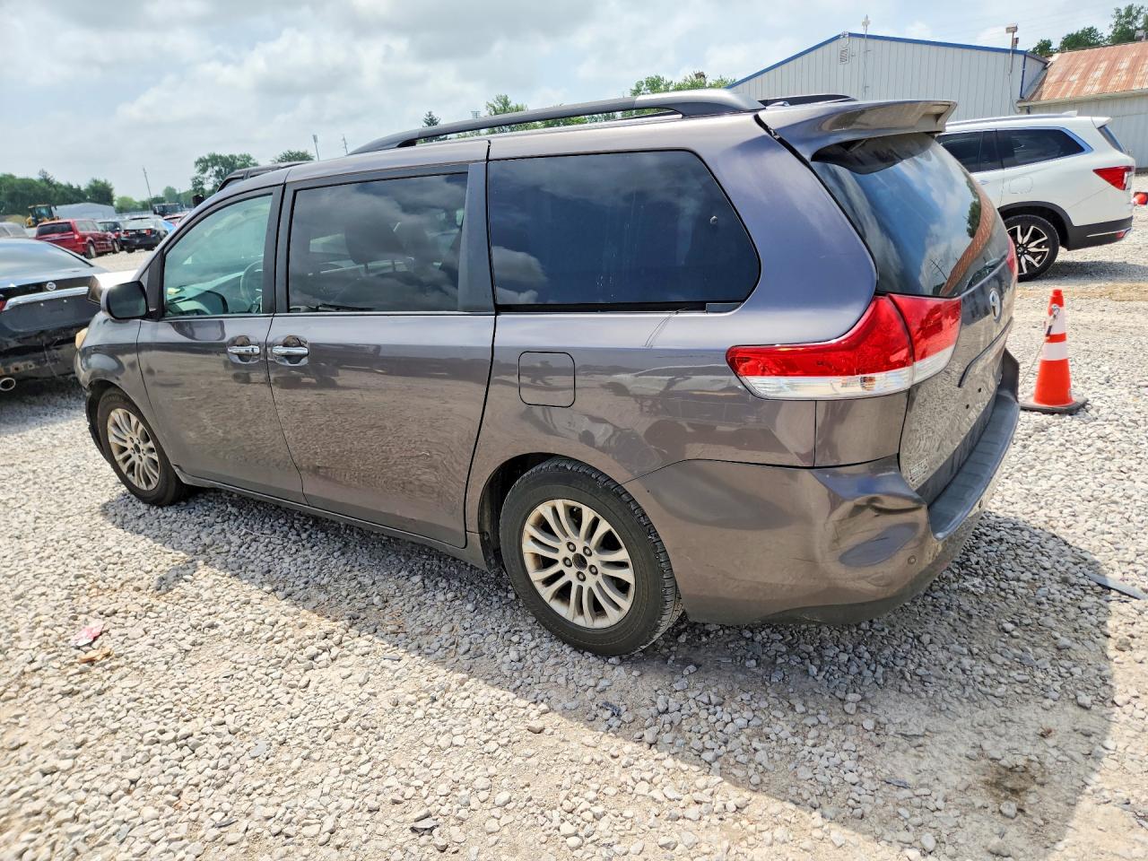 2012 Toyota Sienna Xle 8-passenger Серый vin: 5TDYK3DC8CS259677