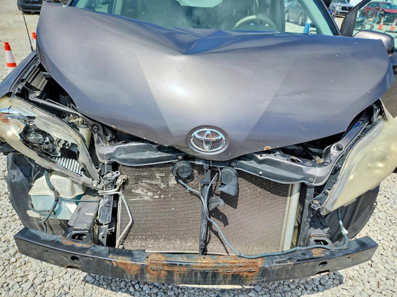 2012 Toyota Sienna Xle 8-passenger Серый vin: 5TDYK3DC8CS259677
