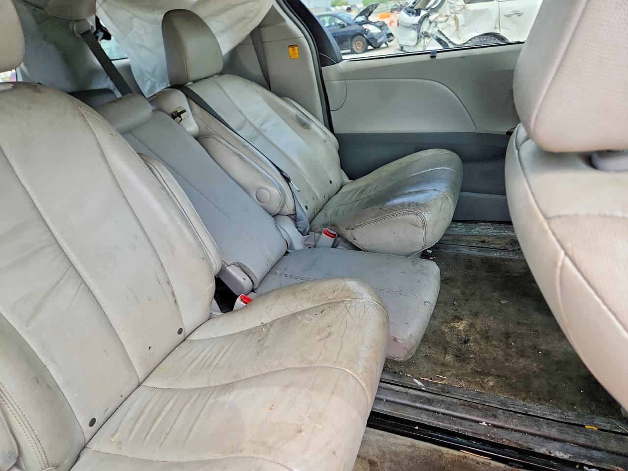 2012 Toyota Sienna Xle 8-passenger Серый vin: 5TDYK3DC8CS259677