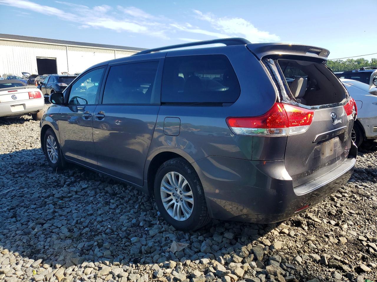 2013 Toyota Sienna Xle 8-passenger Gray vin: 5TDYK3DC8DS291403