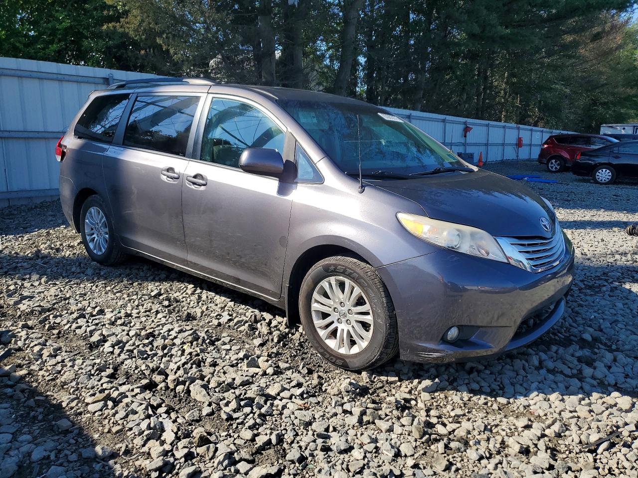 2013 Toyota Sienna Xle 8-passenger Gray vin: 5TDYK3DC8DS291403
