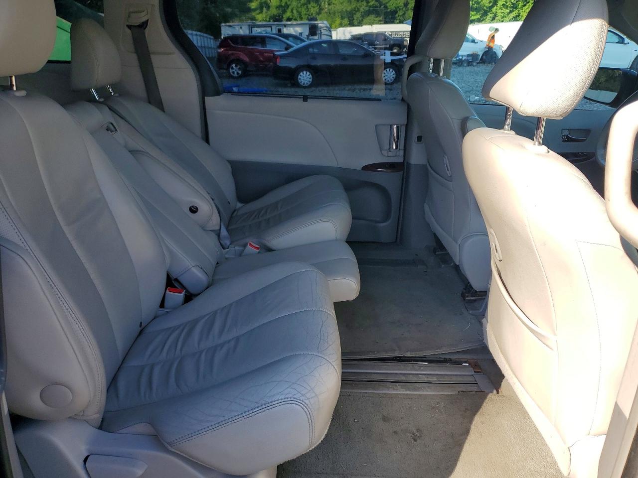 2013 Toyota Sienna Xle 8-passenger Gray vin: 5TDYK3DC8DS291403