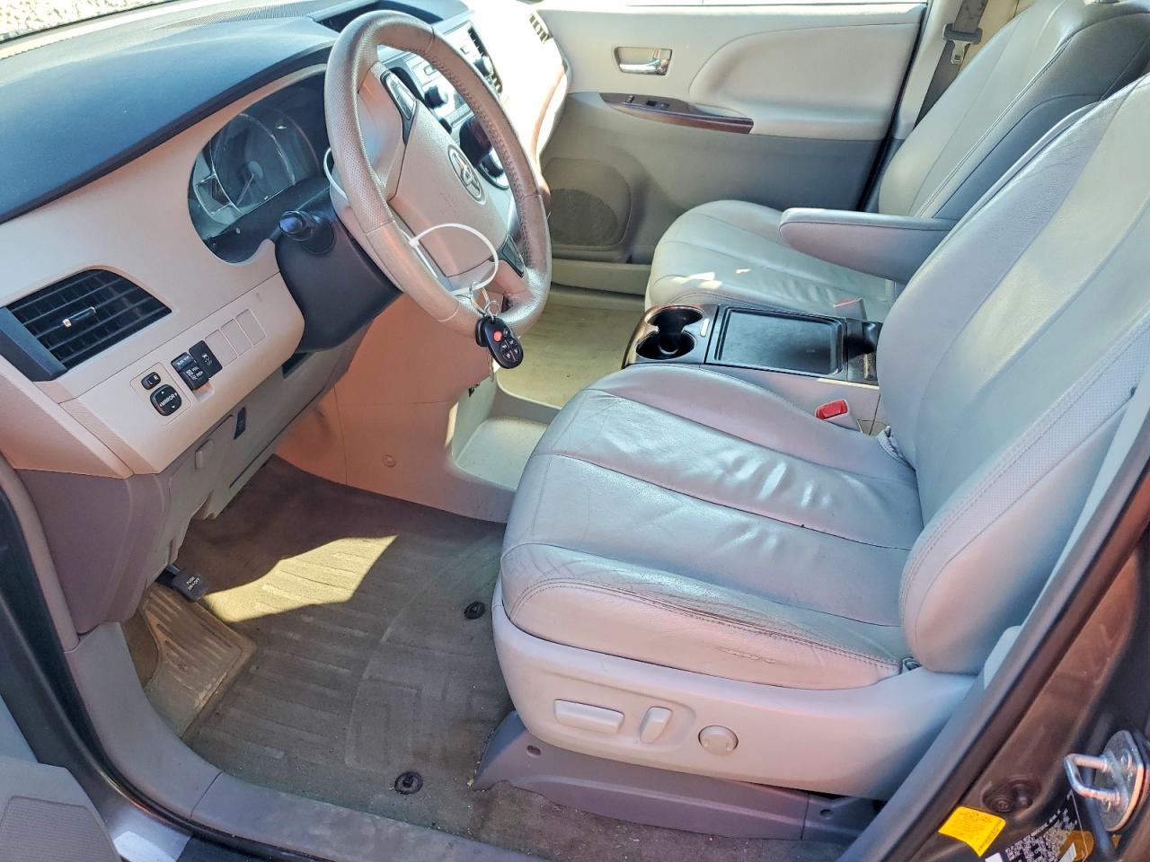 2013 Toyota Sienna Xle 8-passenger Gray vin: 5TDYK3DC8DS291403