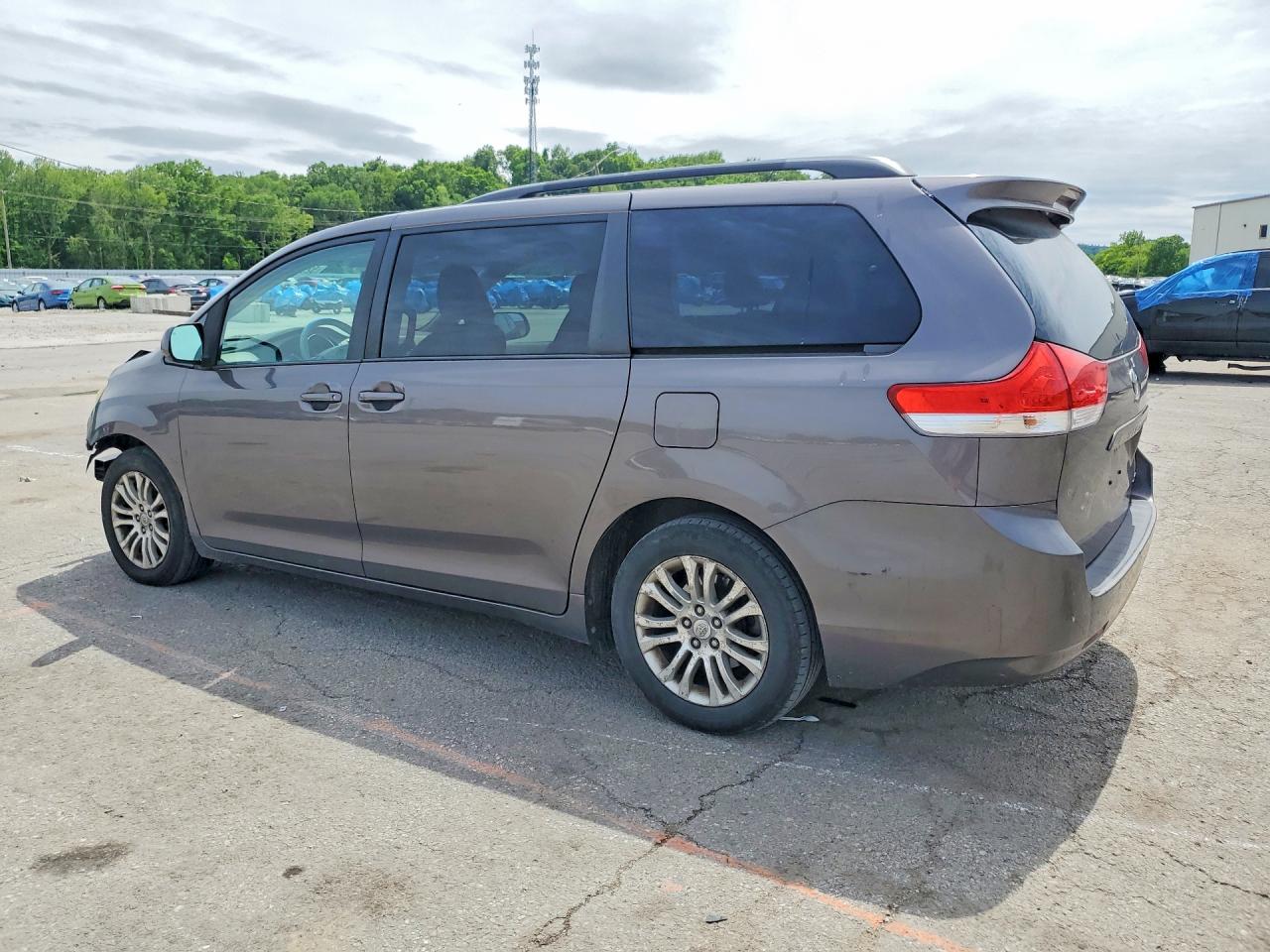 2013 Toyota Sienna Xle 8-passenger Серый vin: 5TDYK3DC8DS297833