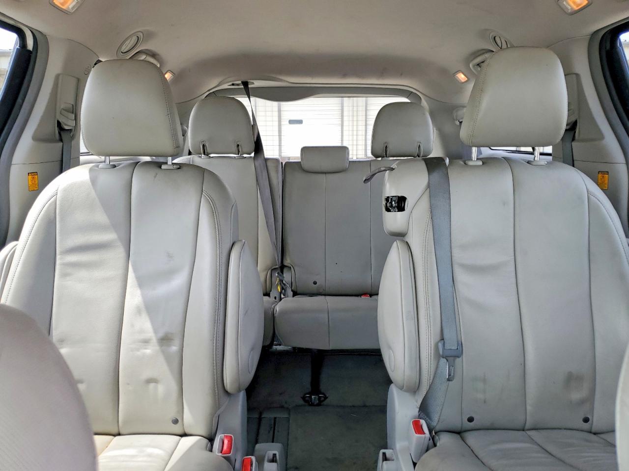 2013 Toyota Sienna Xle 8-passenger Серый vin: 5TDYK3DC8DS297833