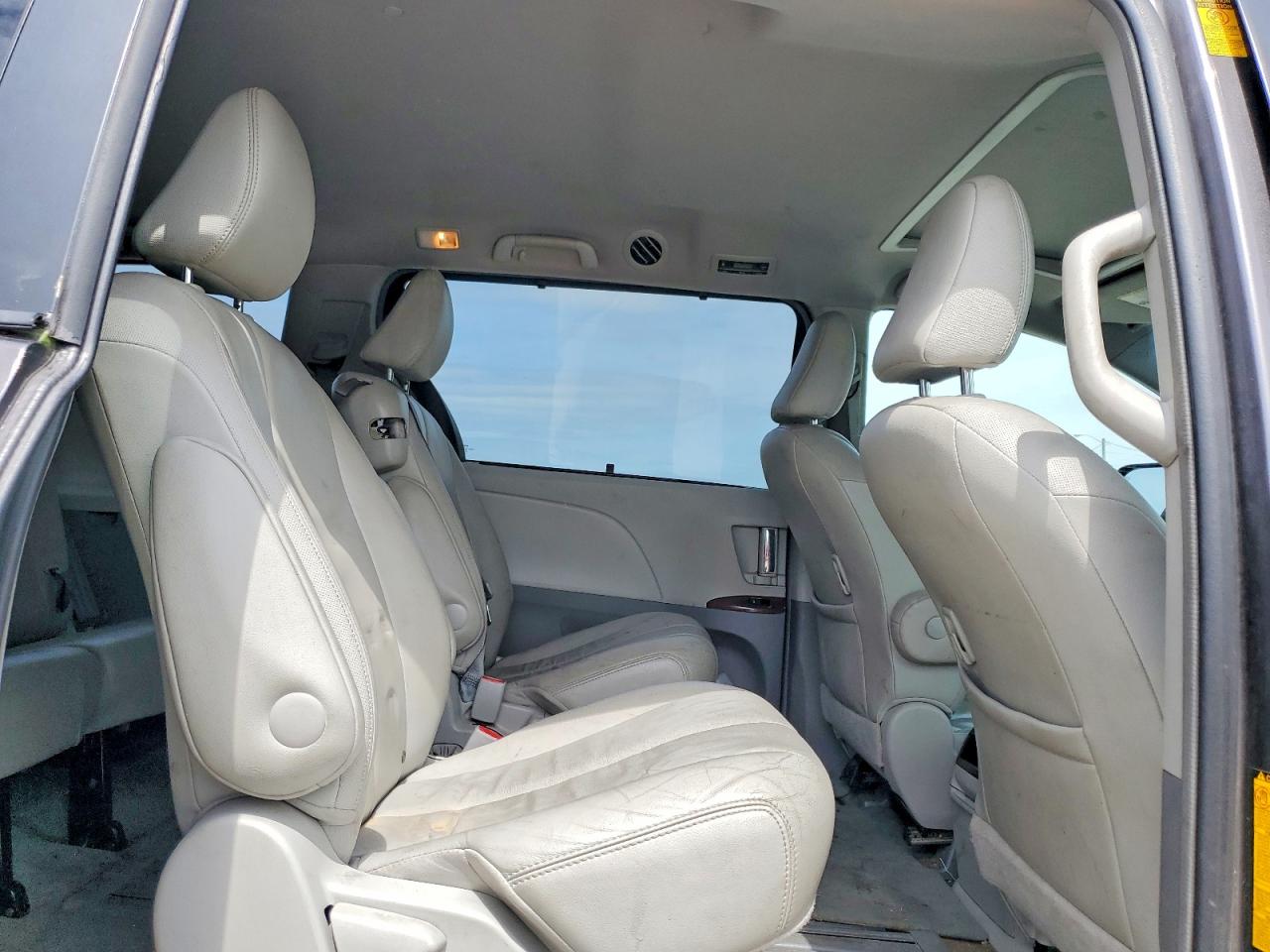 2013 Toyota Sienna Xle 8-passenger Серый vin: 5TDYK3DC8DS297833