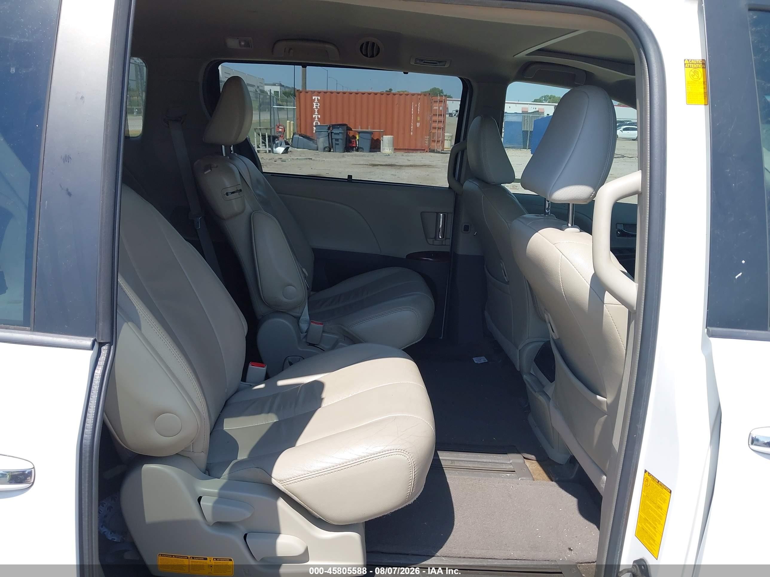 2013 Toyota Sienna Xle V6 8 Passenger White vin: 5TDYK3DC8DS298805