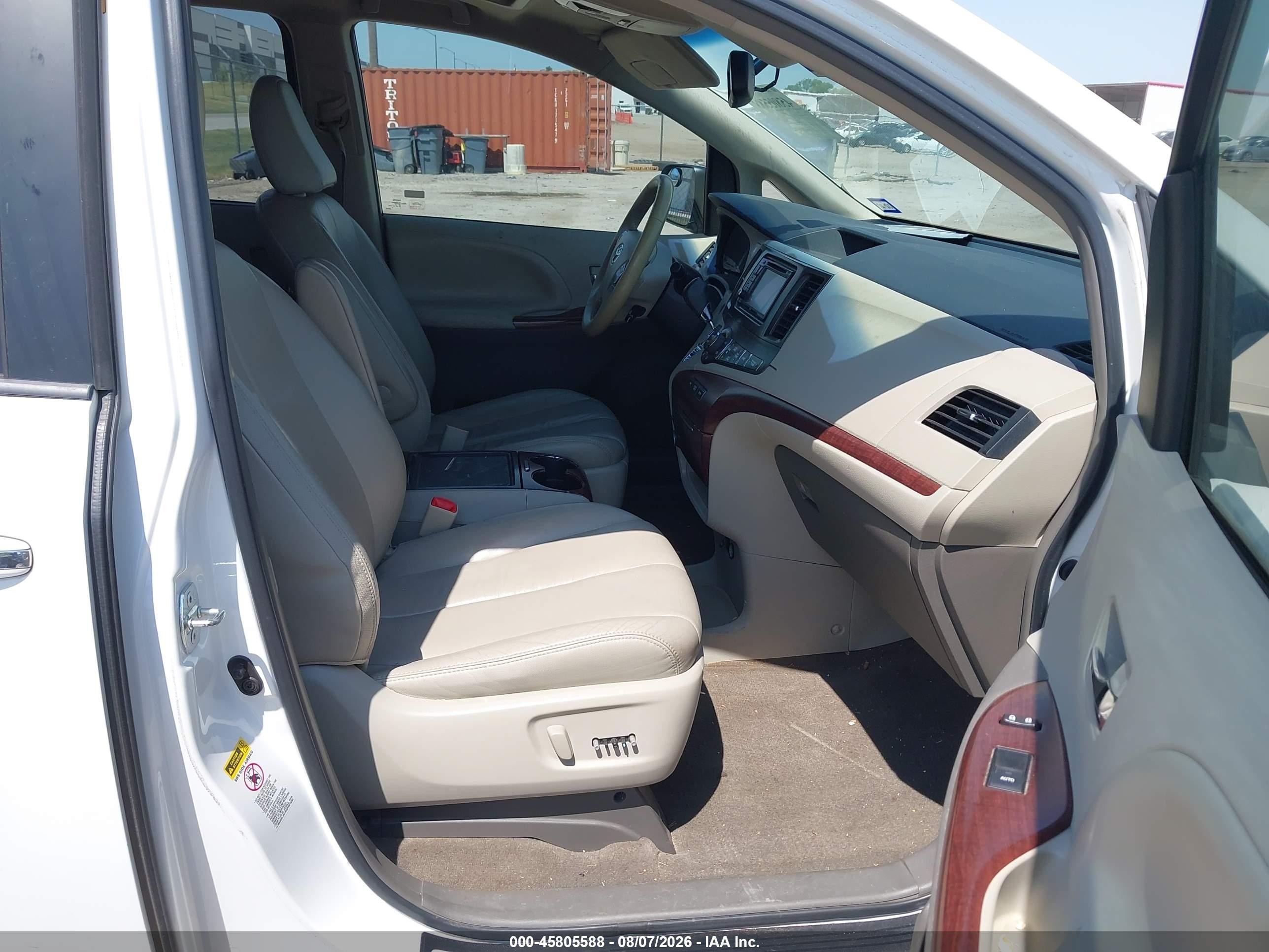 2013 Toyota Sienna Xle V6 8 Passenger White vin: 5TDYK3DC8DS298805