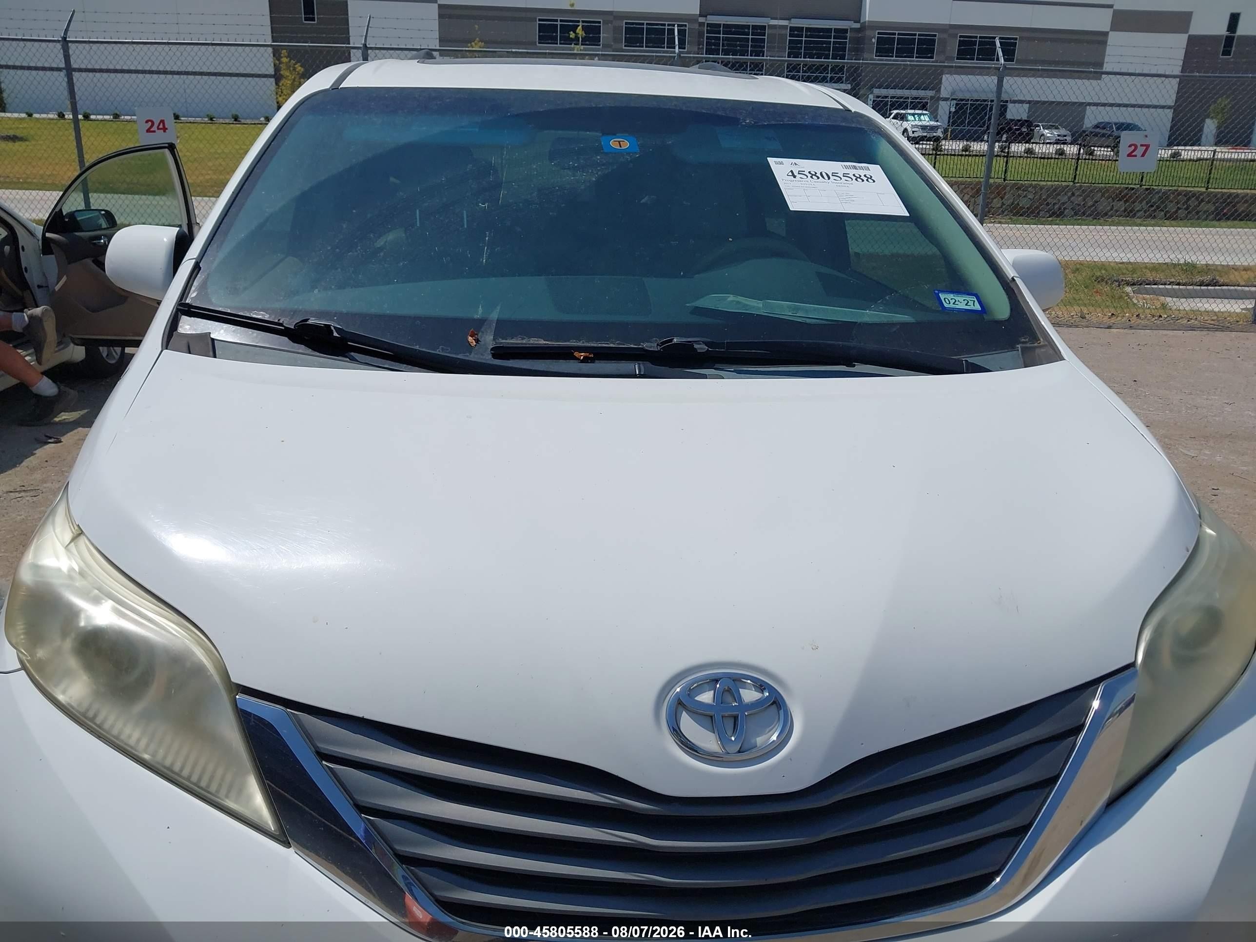 2013 Toyota Sienna Xle V6 8 Passenger White vin: 5TDYK3DC8DS298805