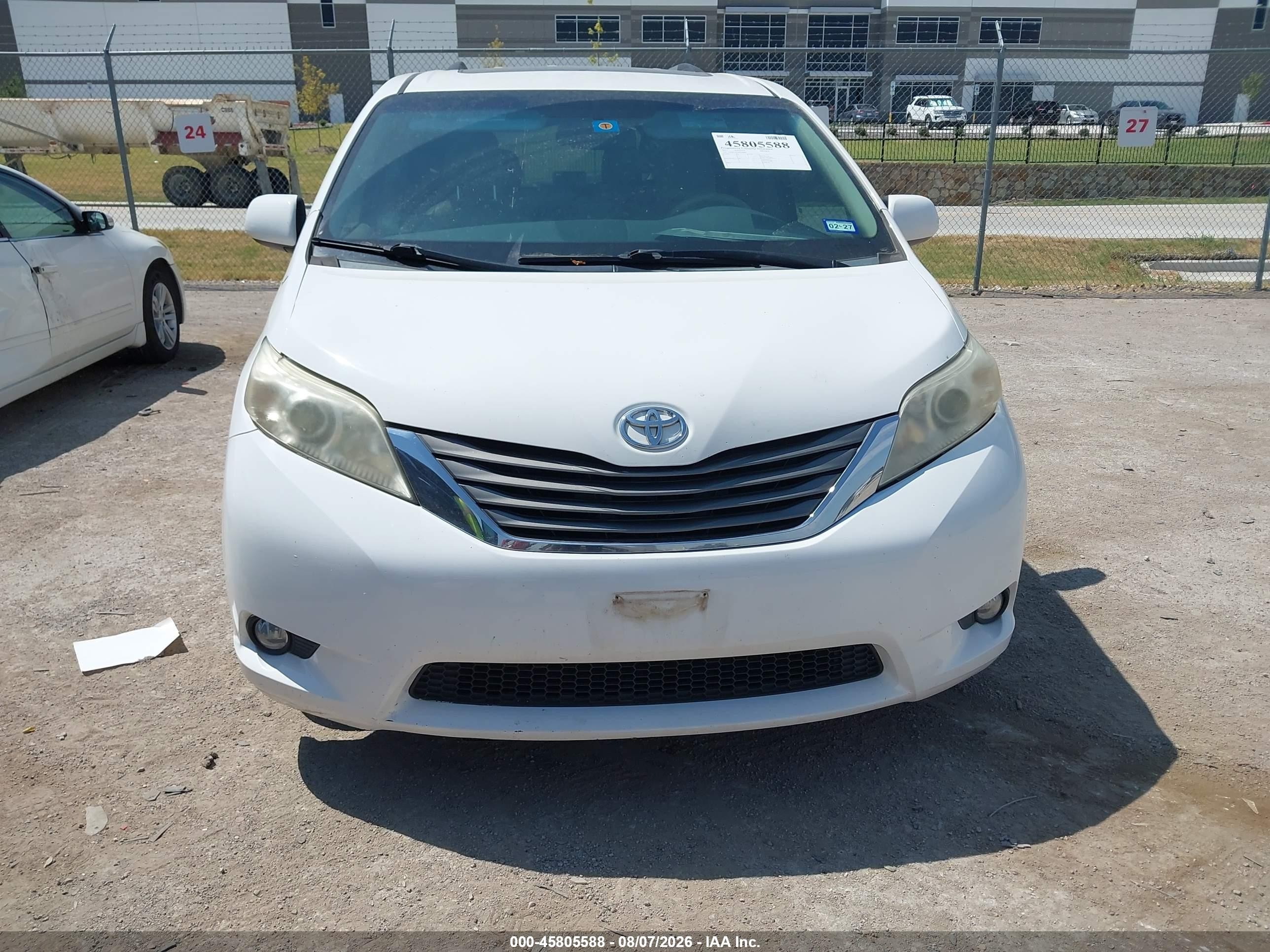 2013 Toyota Sienna Xle V6 8 Passenger White vin: 5TDYK3DC8DS298805