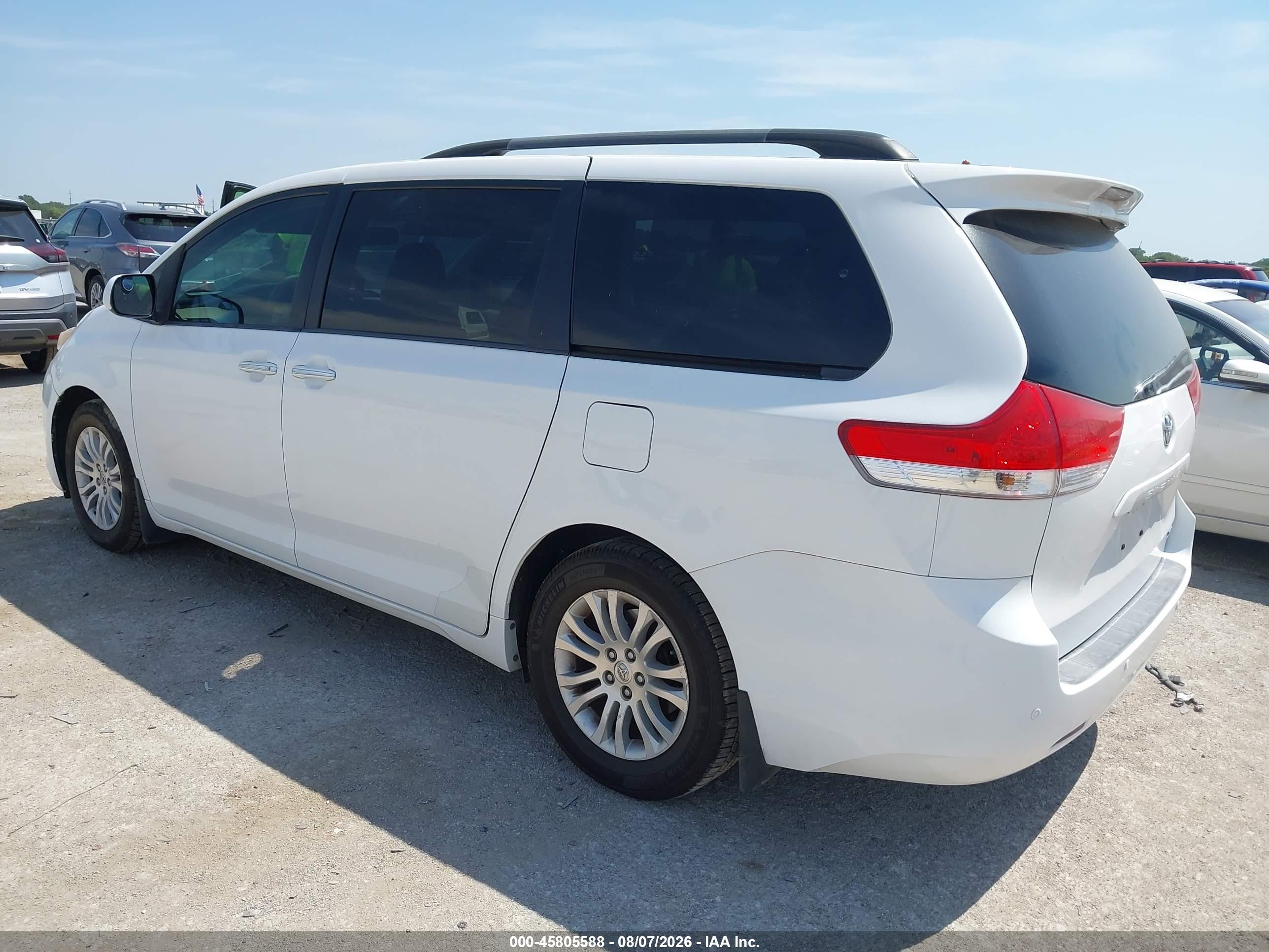 2013 Toyota Sienna Xle V6 8 Passenger White vin: 5TDYK3DC8DS298805