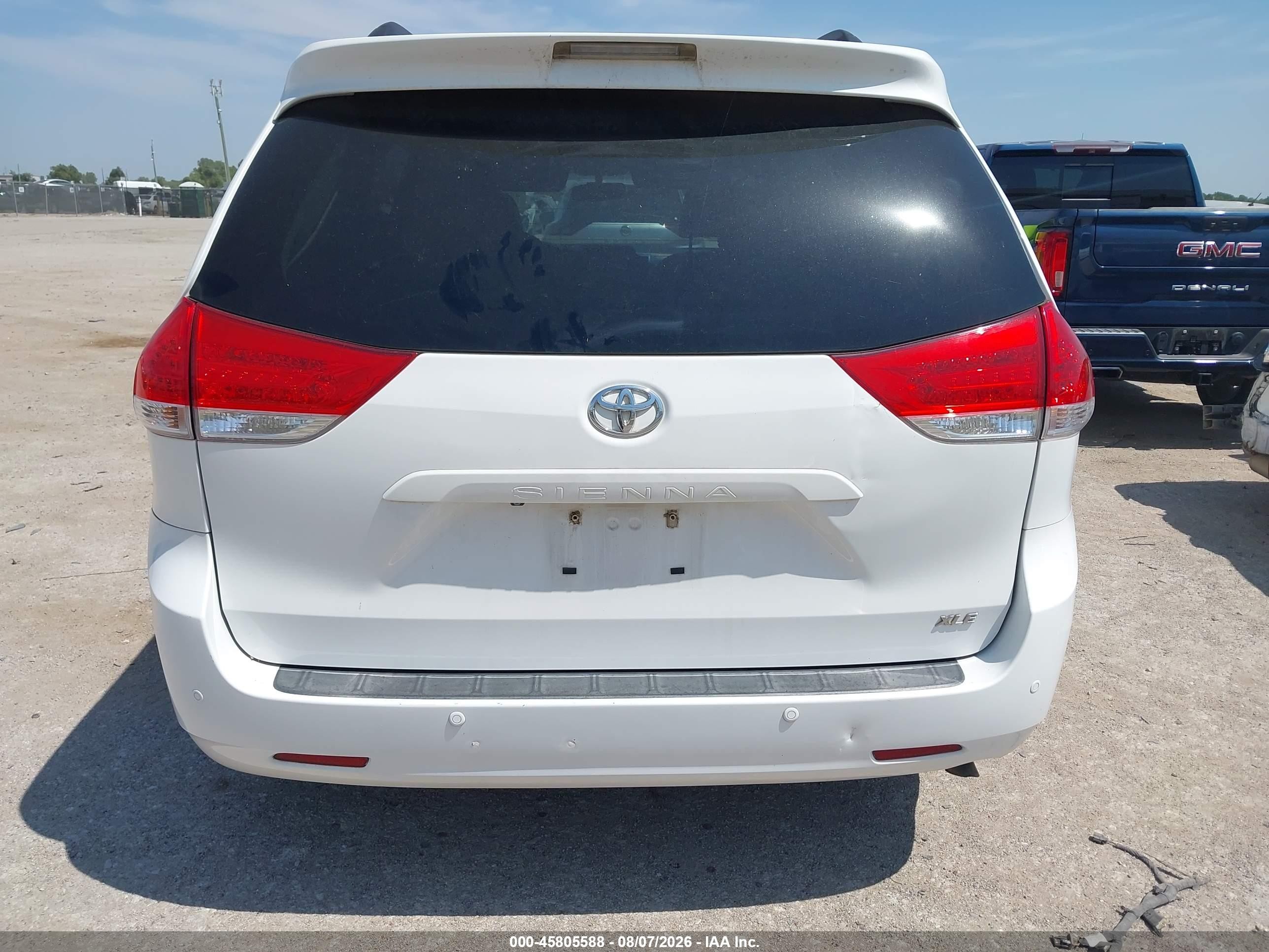 2013 Toyota Sienna Xle V6 8 Passenger White vin: 5TDYK3DC8DS298805