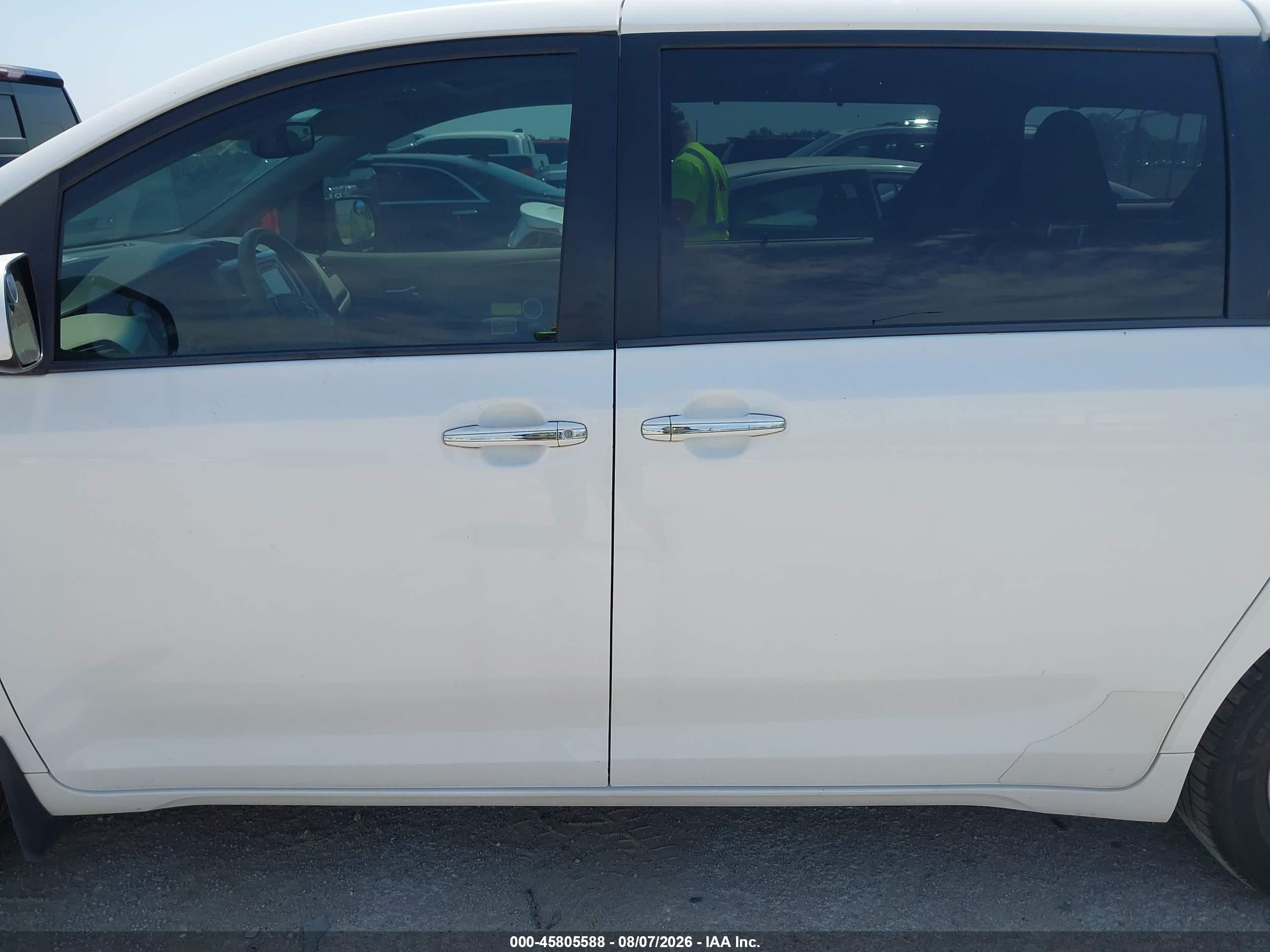 2013 Toyota Sienna Xle V6 8 Passenger White vin: 5TDYK3DC8DS298805